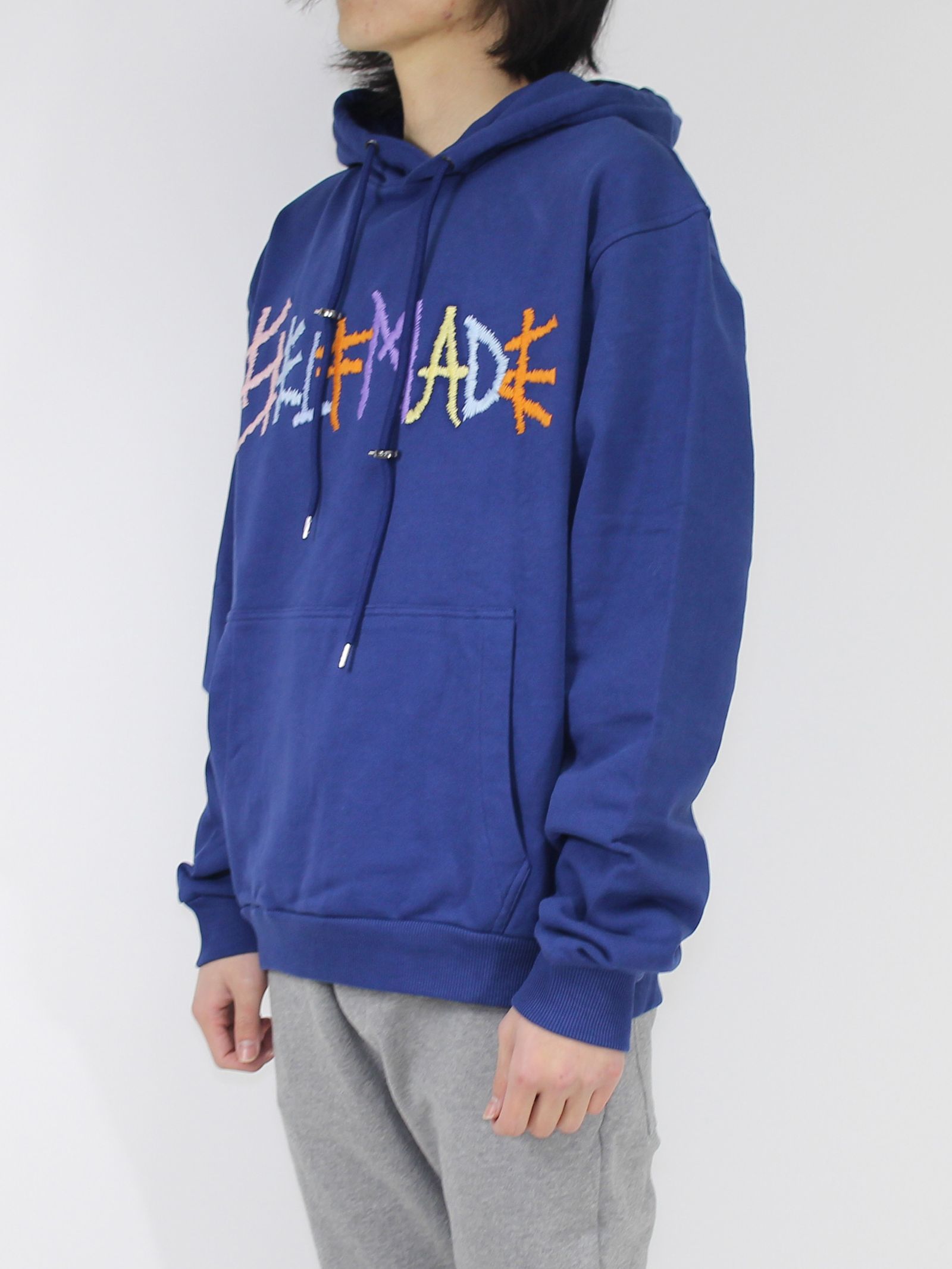 刺繍ロゴ フーディー / BLUE NAVY HOODIE WITH MULTICOLOR LOGO / ブルーネイビー × マルチ