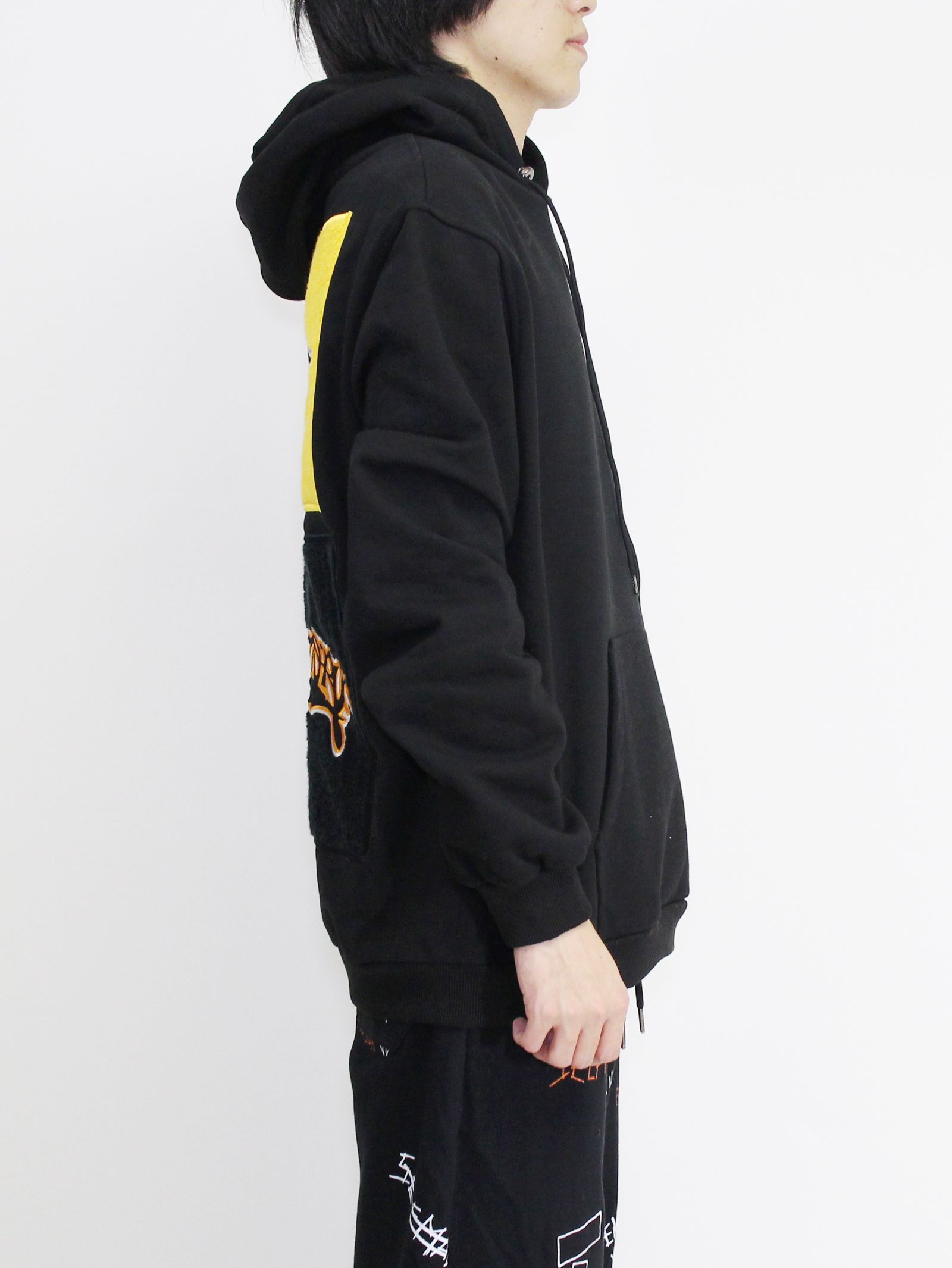 【20AW】バック刺繍柄 タオル地ワッペン パーカー / ACK HOODIE EMBROIDERED / ブラック × イエロー