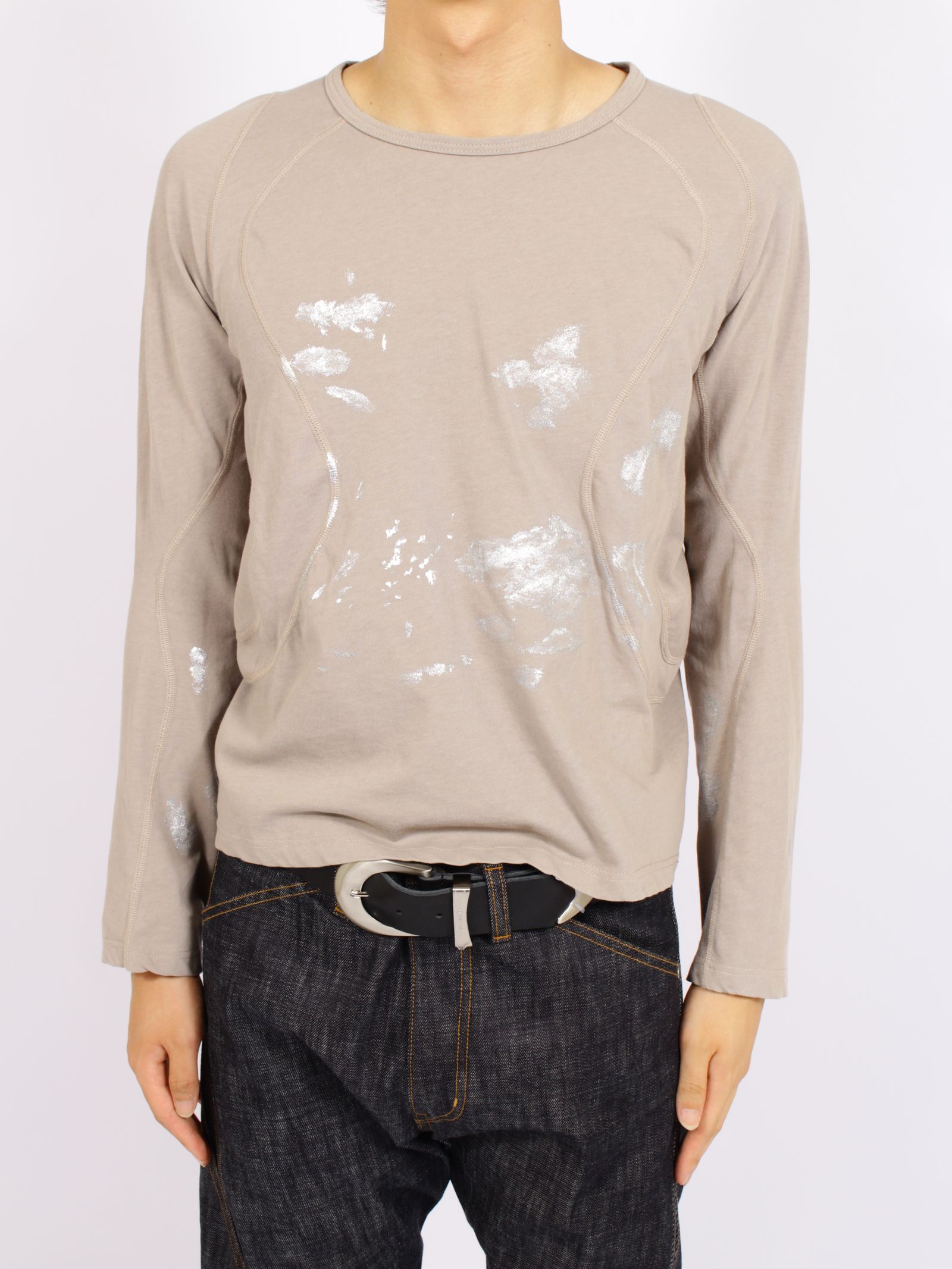 【26AW】フォイル プリント スプラッター ロング スリーブ Tシャツ 銀箔 長袖 カットソー / FOIL PAINT SPLATTER LONG SLEEVE T-SHIRT / CLAY(ベージュ)