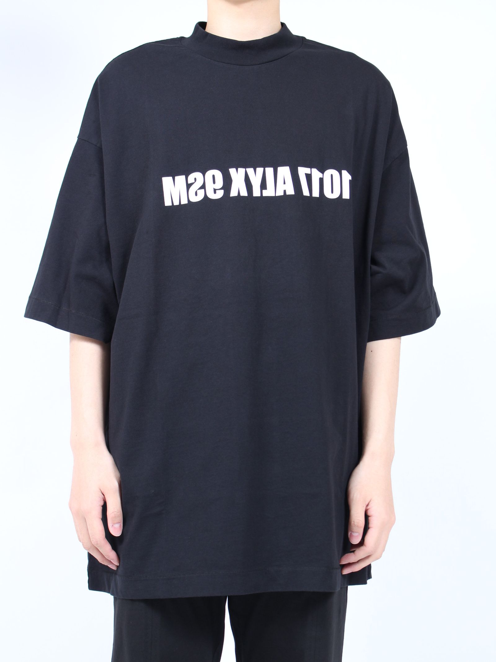 1017 ALYX 9SM - 【24SS】フロントロゴ ショートスリーブ オーバーサイズ Tシャツ / SHORT SLEEVE OVERSIZED  T-SHIRT / ブラック | STORY