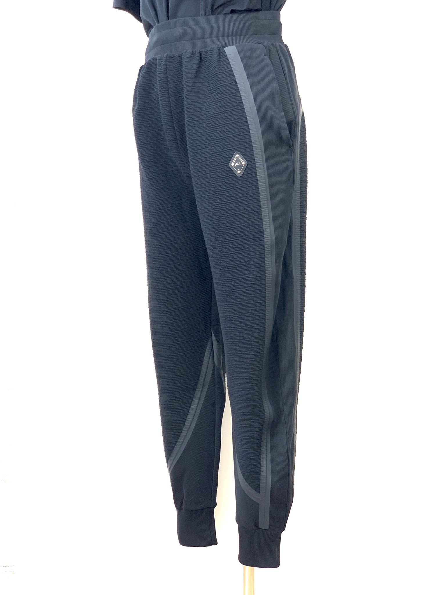 パネルロゴ ジャージー パンツ / TEXTURED JERSEY PANTS / ブラック × シルバー