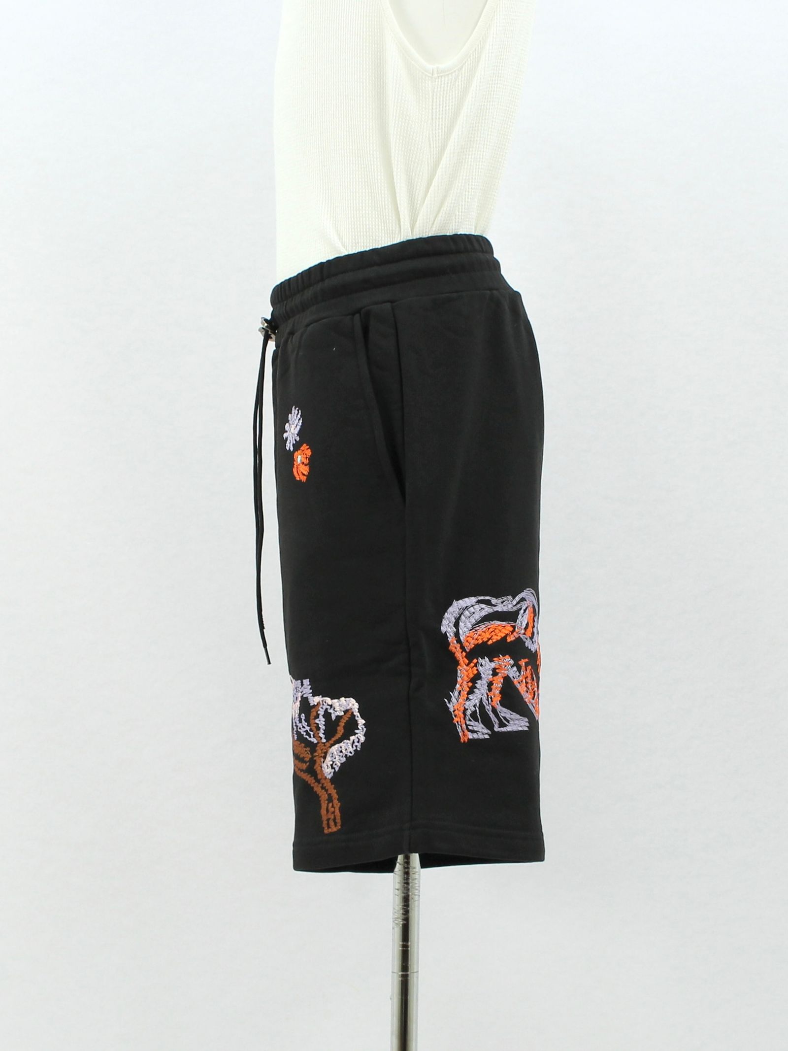 刺繍ロゴ ハーフパンツ / SHORT PANTS EMBROIEDE / ブラック × マルチ