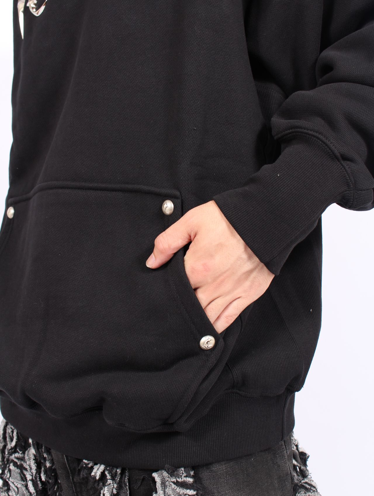 【25AW】アーマー フーディー TCロゴ スタッズ パーカー / ARMOR HOODIE / ブラック