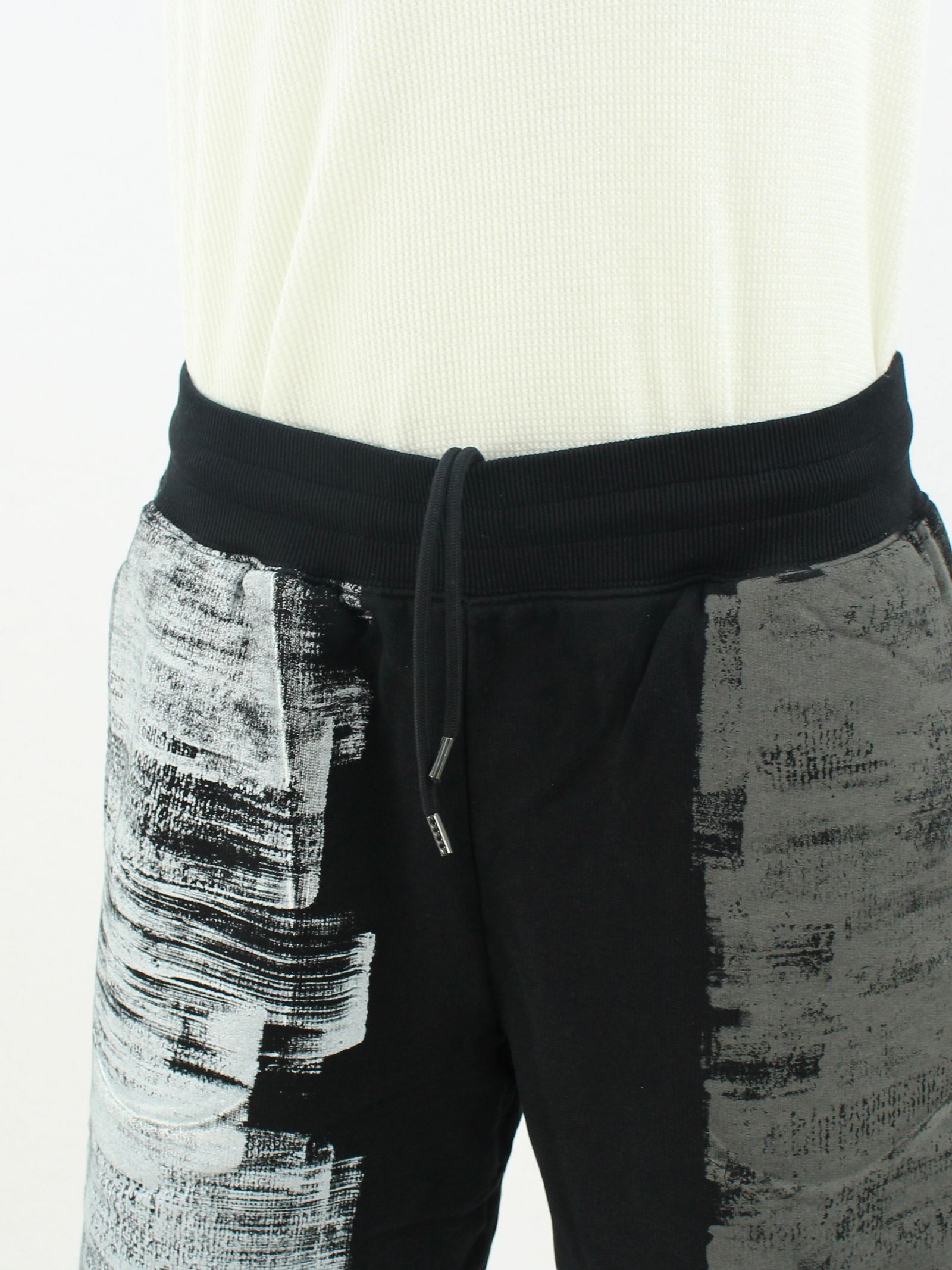 ペイント ロゴ ショートパンツ / MOD LUX PAINTED JERSEY SHORT / ブラック × ホワイト