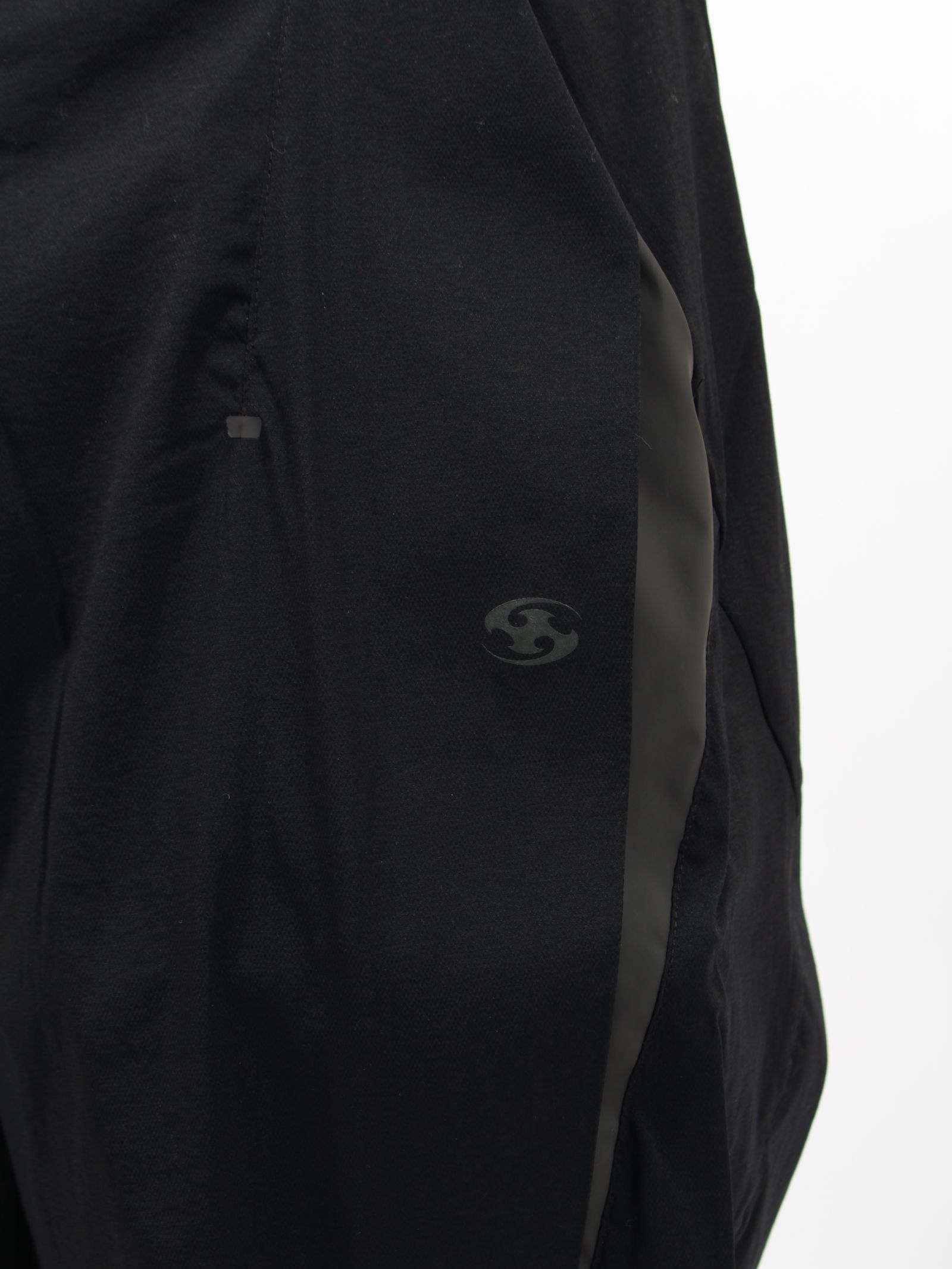 【26SS】ウェーブ テーパード パンツ / WEAVE TAPED PANTS / ブラック