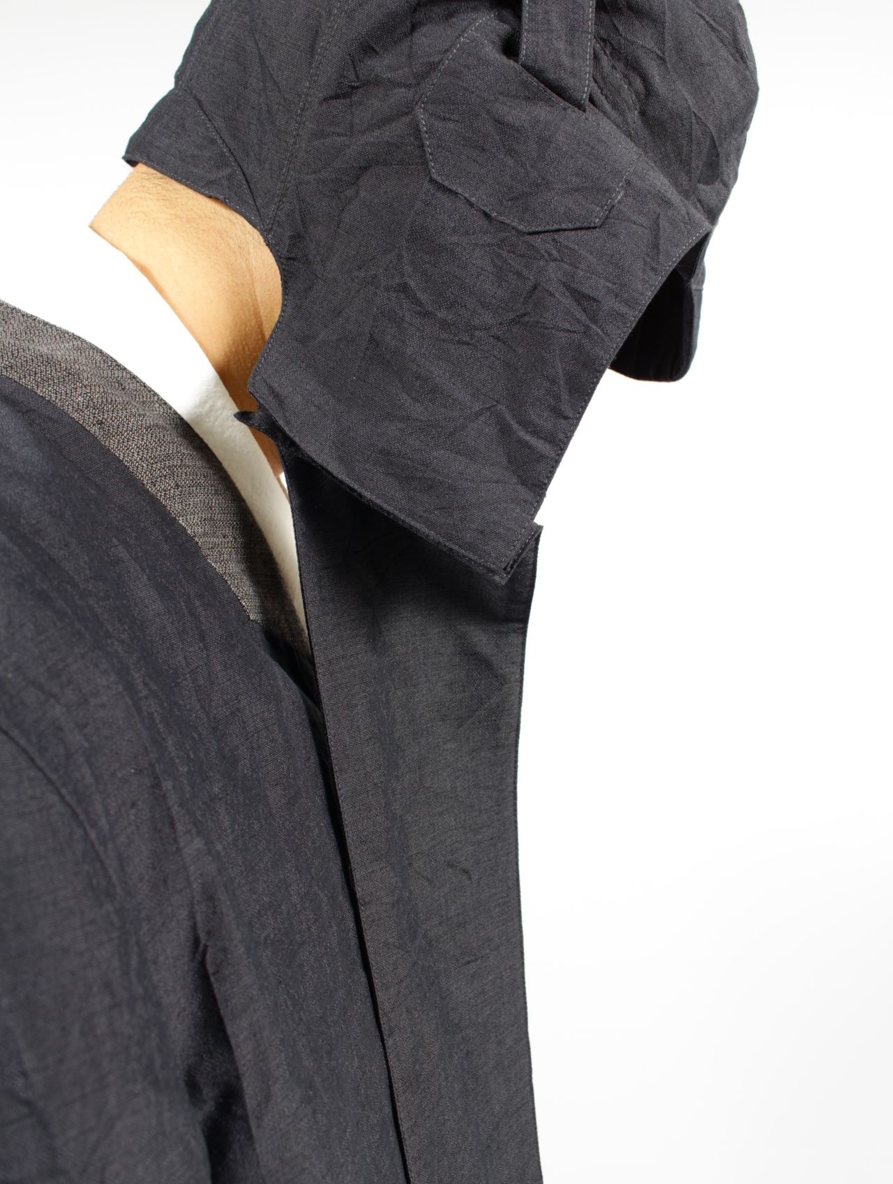 【25SS】オーバーサイズ スカーフ付き ノーカラー ロングジャケット / OVERSIZE DETACHBLE AVIATOR HAT SCARF LONG JACKET / オフブラック
