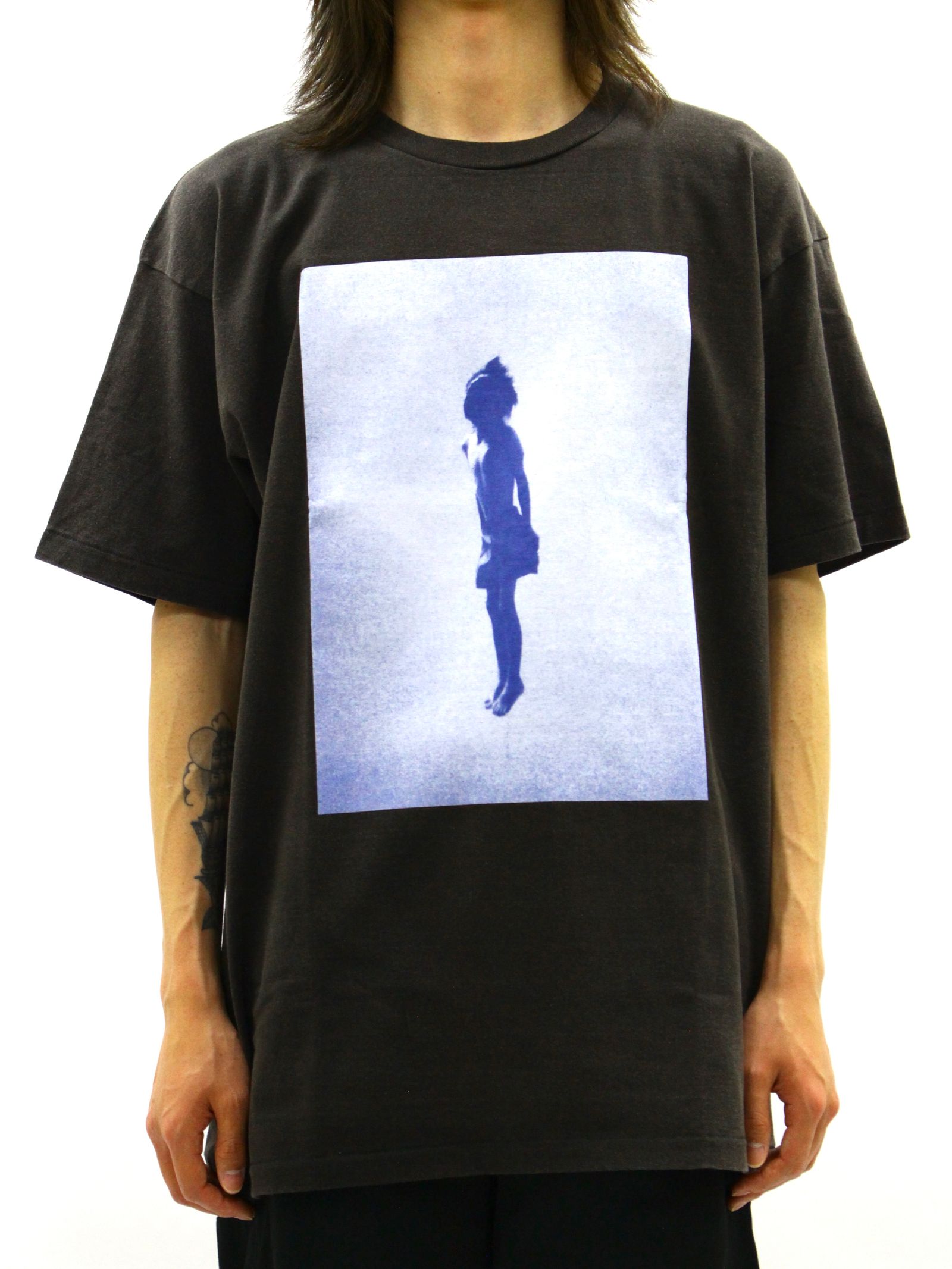 【26SS】ティム・バーバー フォトグラフ ボーイ Tシャツ オニータ / Tim Barber Photograph BOY T-SHIRT ONIETA / ブラック