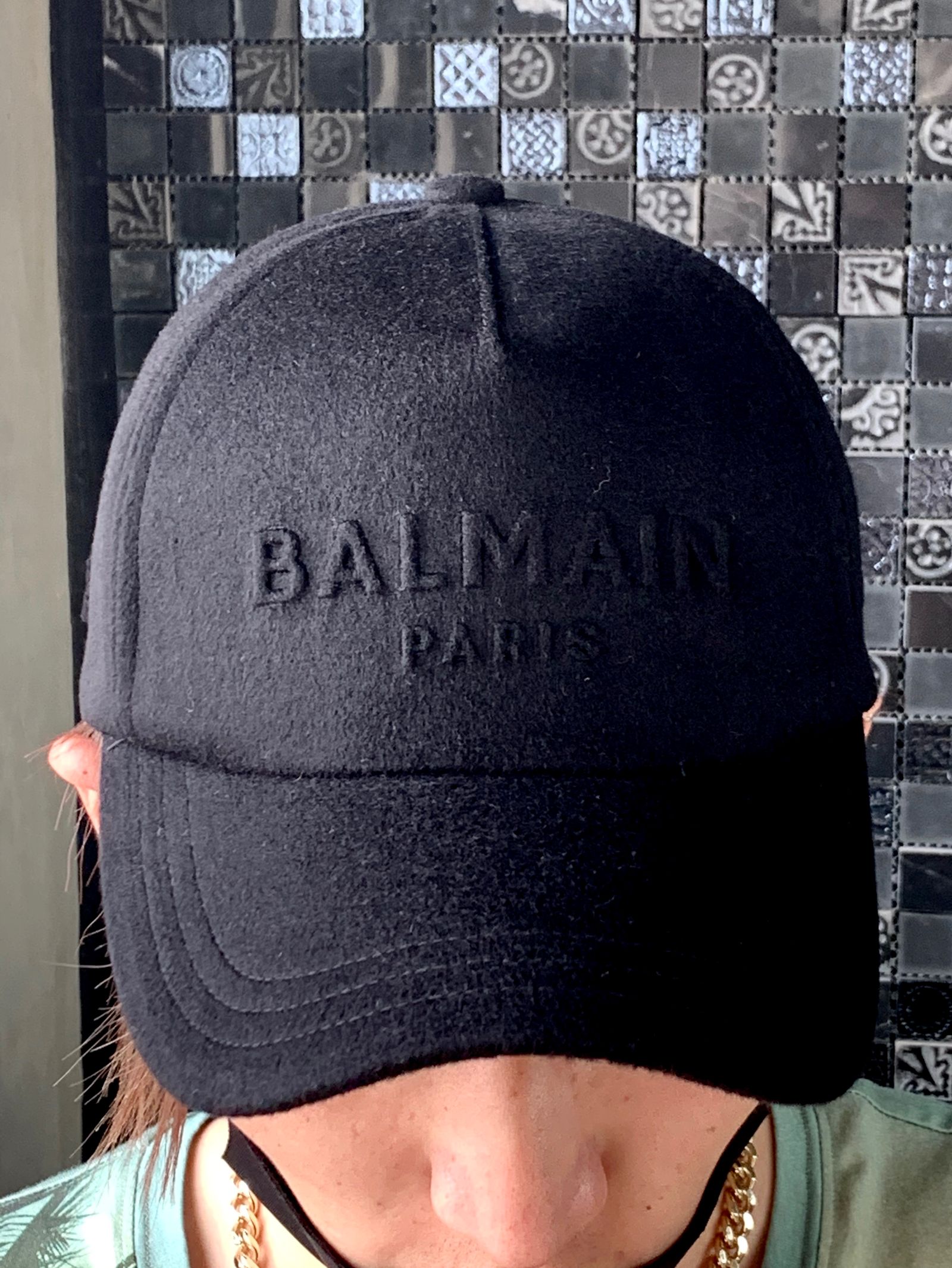 【関税込み】Balmain ブルー エンボスロゴ フーディ Balmainのブルー エンボスロゴ フーディがセール中