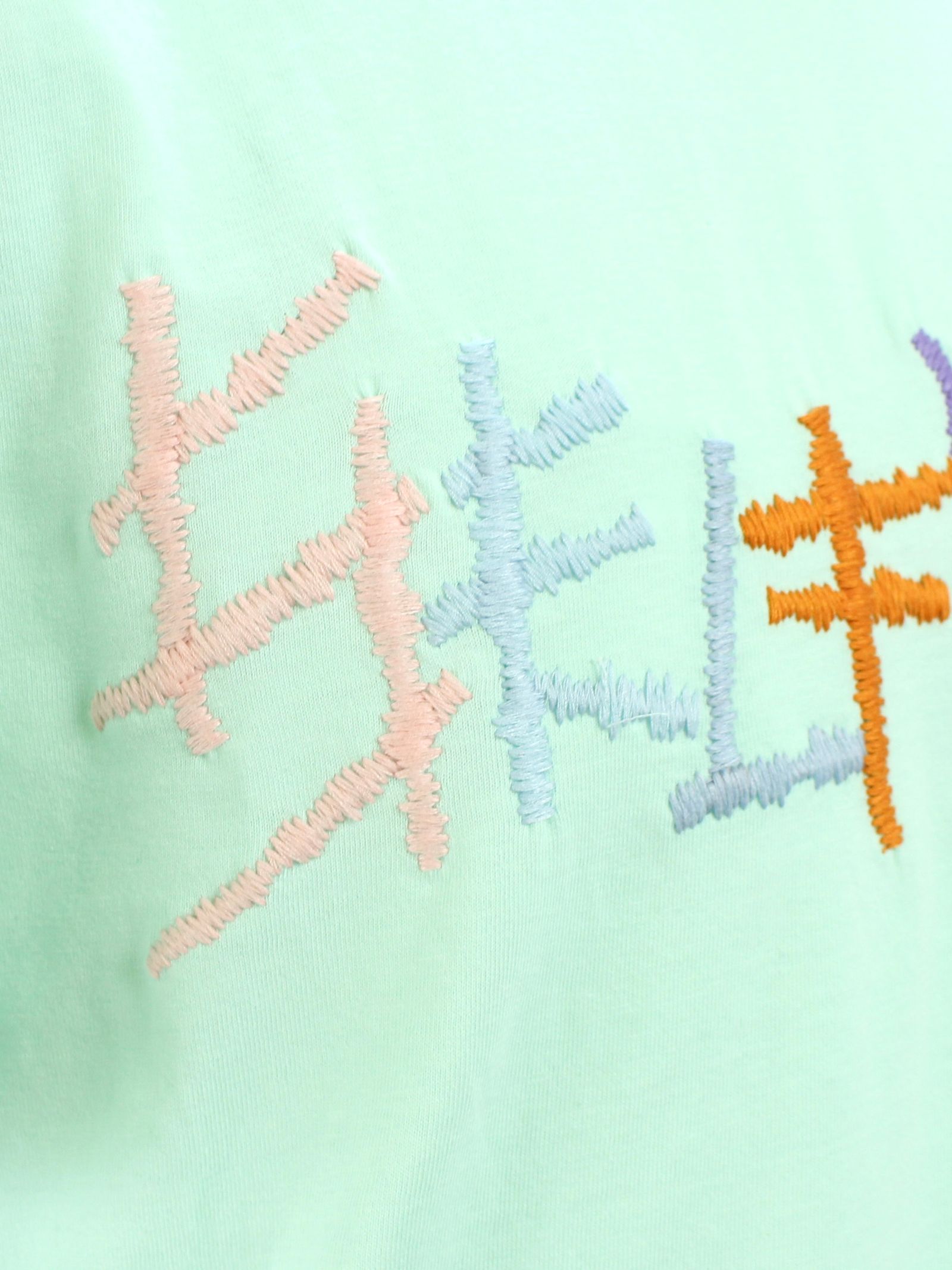 刺繍ロゴ Tシャツ / FAIR AQUA T-SHIRT WITH MULTICOLOR LOGO / アクア × マルチ