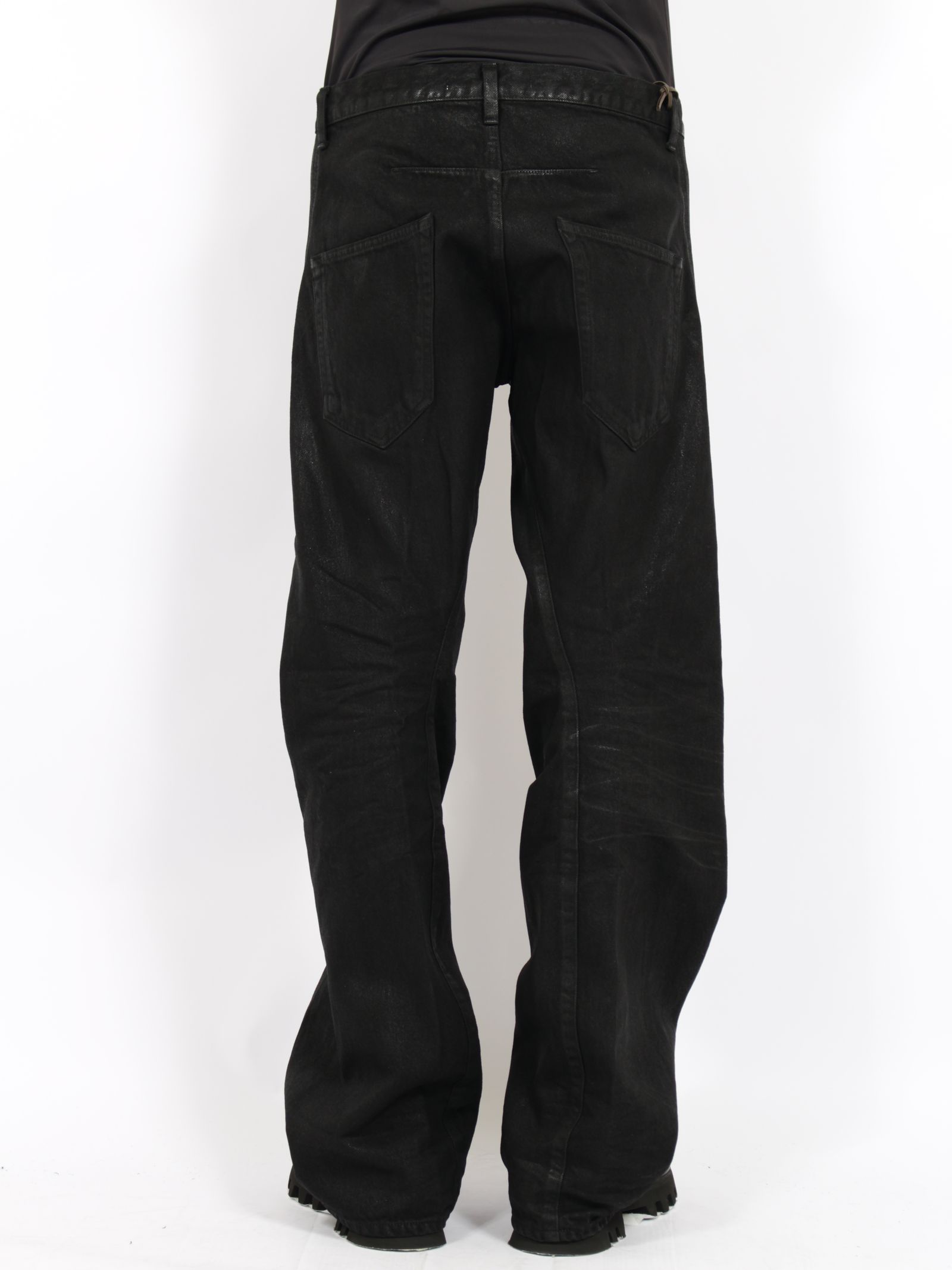 【26AW】3D ツイステッド ジーンズ デニム パンツ コーティング加工 / 3D TWISTED JEANS / LUSTER COATED BLACK(ブラック)
