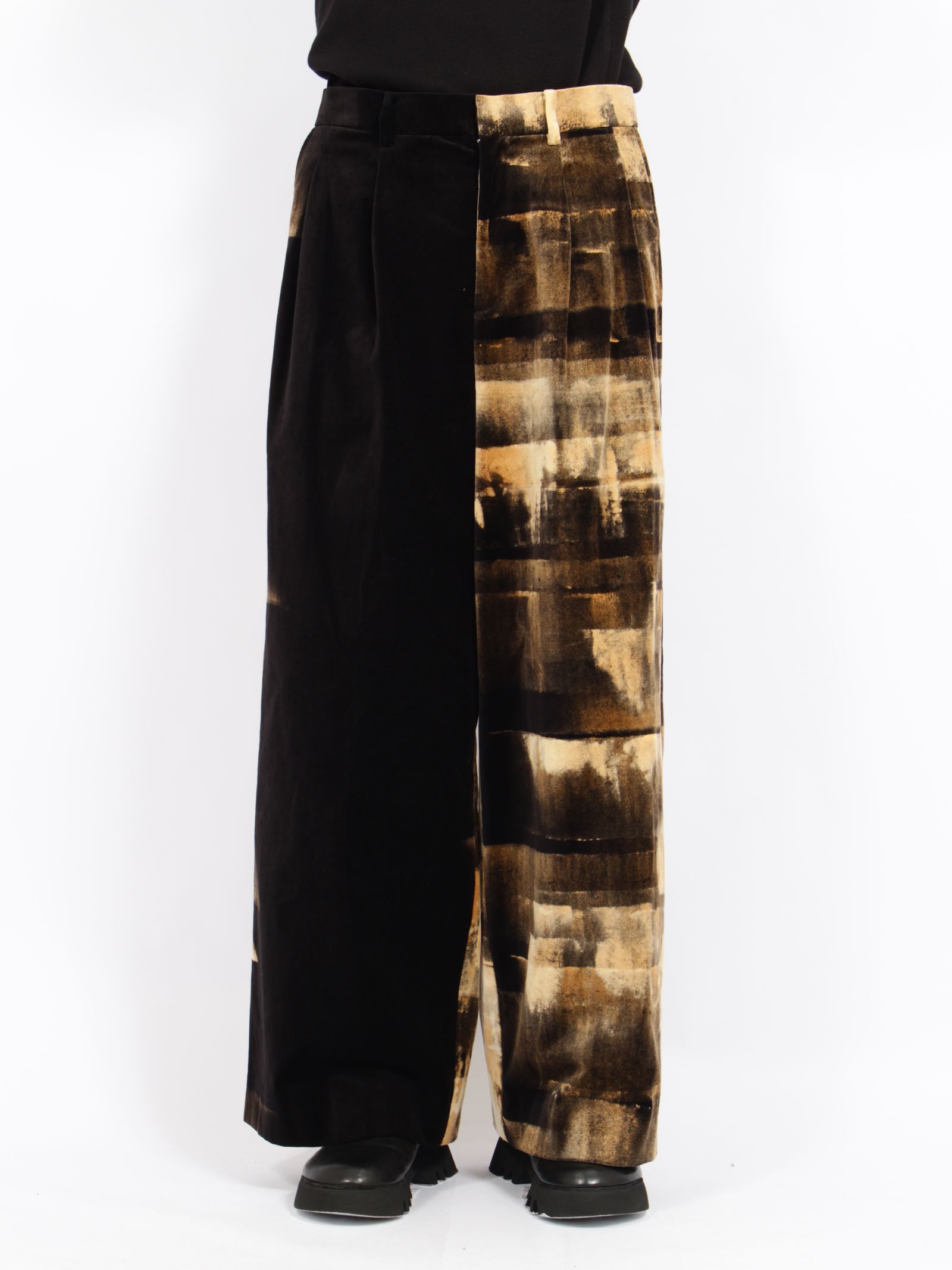 【26AW】ハンド ブリーチド ベルベット パンツ / HAND-BLEACHED VELVET PANTS / ブラック