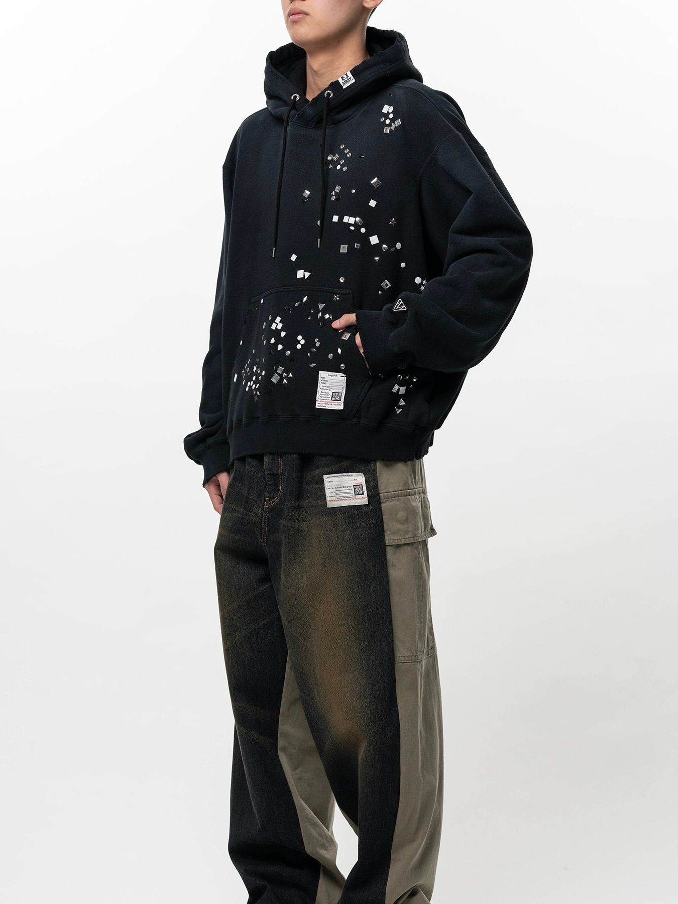 【26SS】ステッカーデザイン スウェット フーディー / EMBELLISHED HOODIE / ブラック