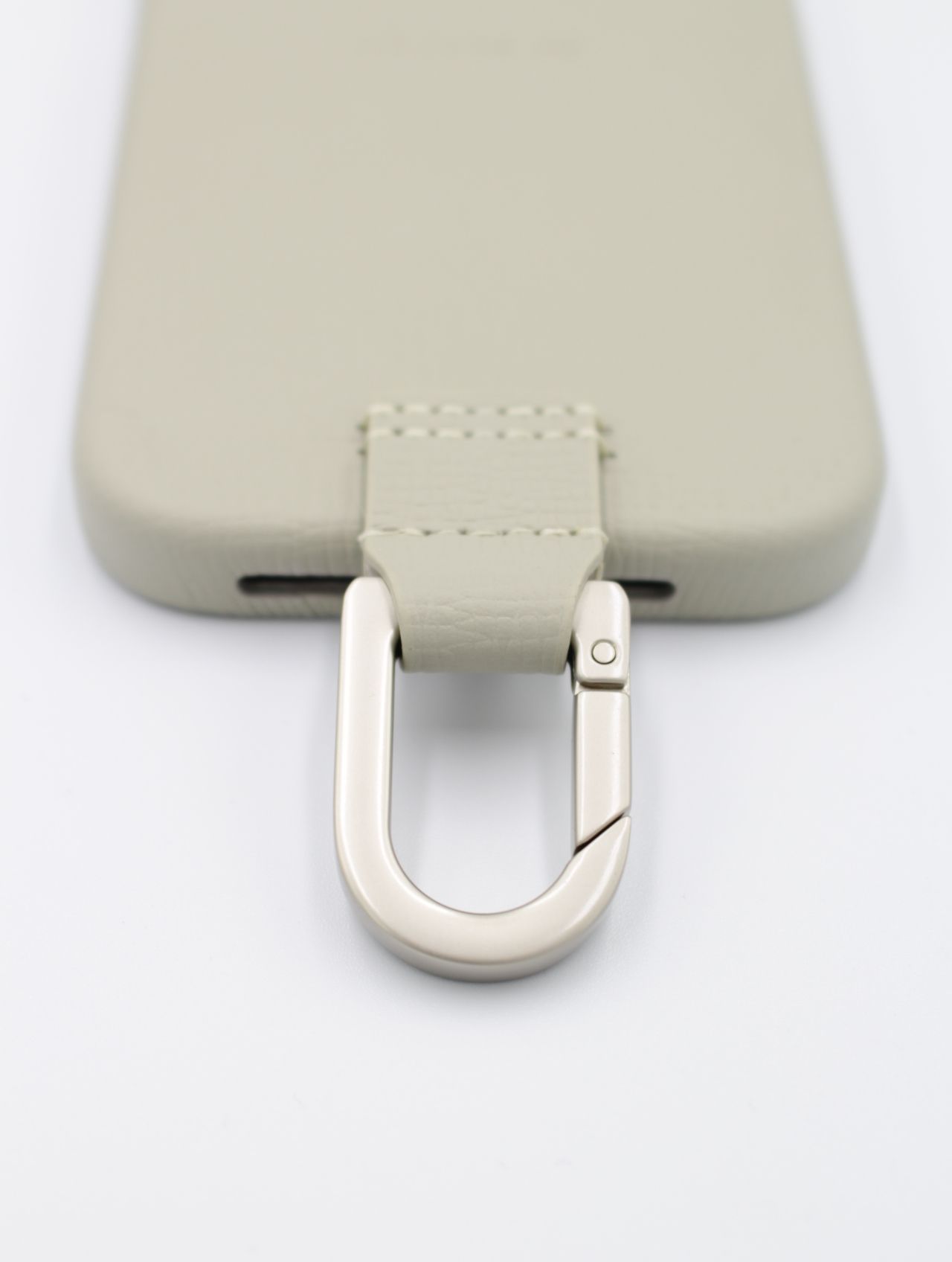 objects.io iPhone15Proケース+ウォレット　ホワイトベージュ レザー製 iPhoneケース セット / 長さ調節可能 ストラップ付