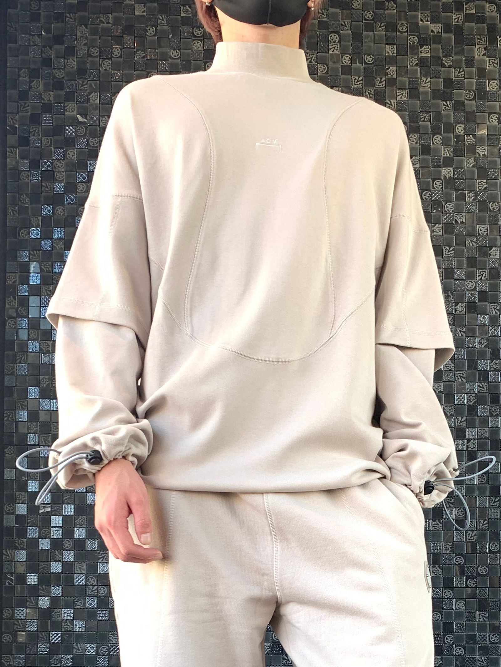 オーバーサイズ レイヤード ロングTシャツ / INETRLOCK CEMENT OVERSIZED DOUBLE SLEEVE T-SHIRT / ベージュ × ホワイト - XS - ベージュ オーバーサイズ レイヤード ロングTシャツ / INETRLOCK CEMENT OVERSIZED DOUBLE SLEEVE T-SHIRT / ベージュ × ホワイト - XS - ベージュ