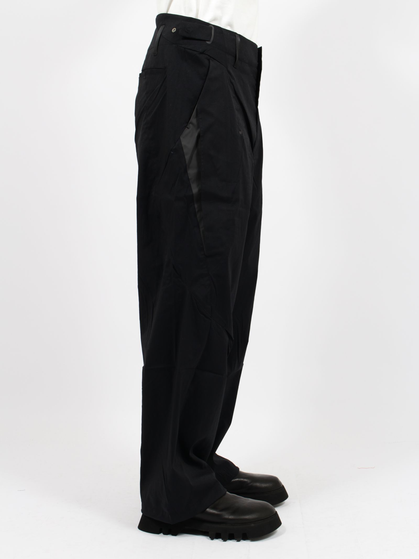 【26SS】ウェーブ テーパード パンツ / WEAVE TAPED PANTS / ブラック