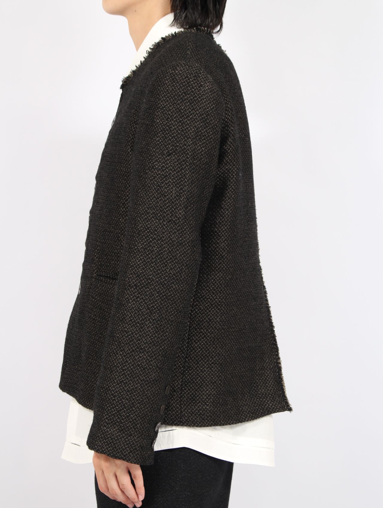 【25AW】ユニセックス フィット ラウンド ネック ショート ジャケット ウィズ 925 シルバー フック クローザー / UNISEX FITTED ROUND NECK SHORT JACKET WITH 925 SILVER HOOK CLOSER / オフブラック