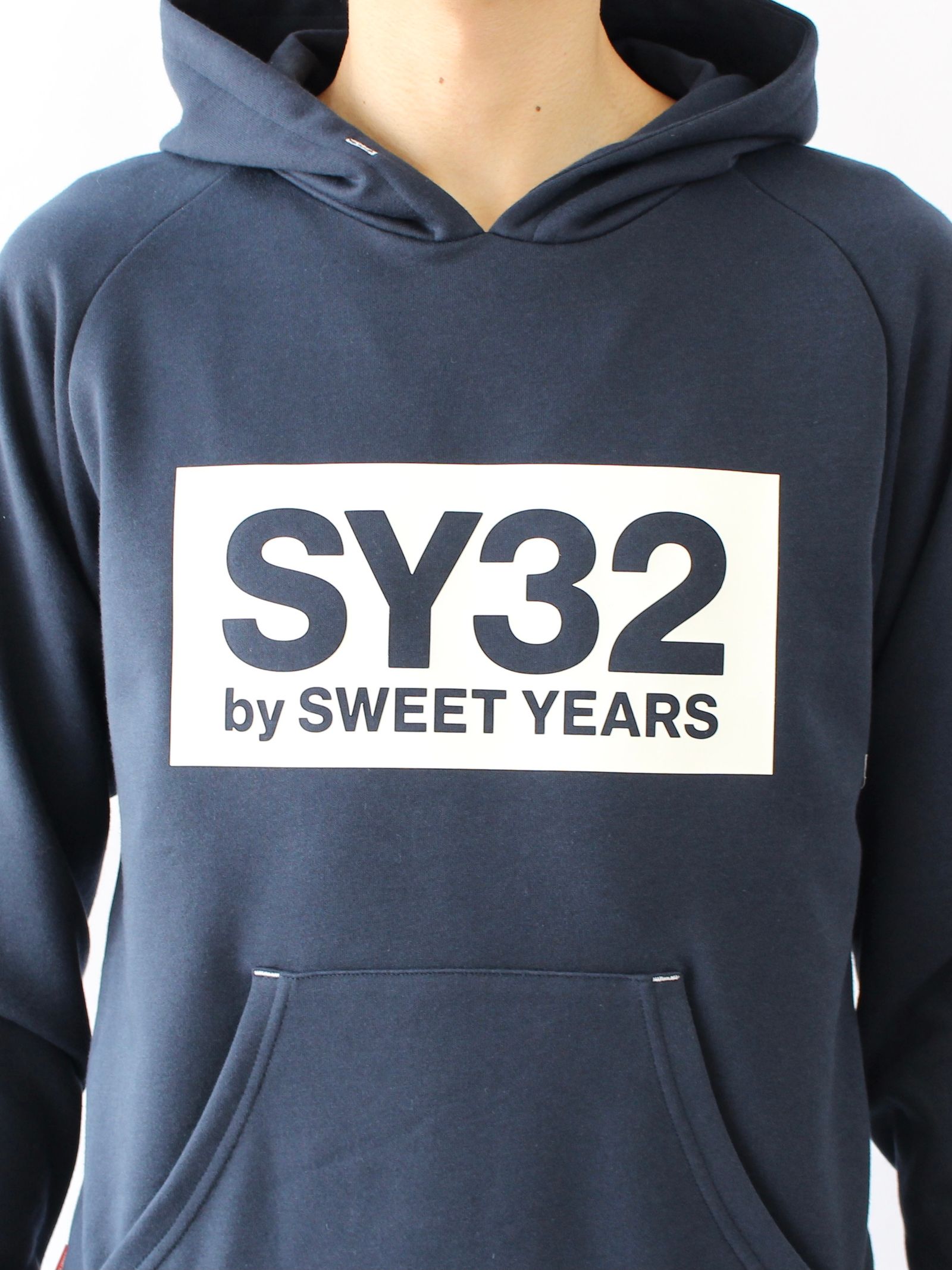 SY32 by SWEET YEARS - 【定番モデル】ボックスロゴ プルオーバー