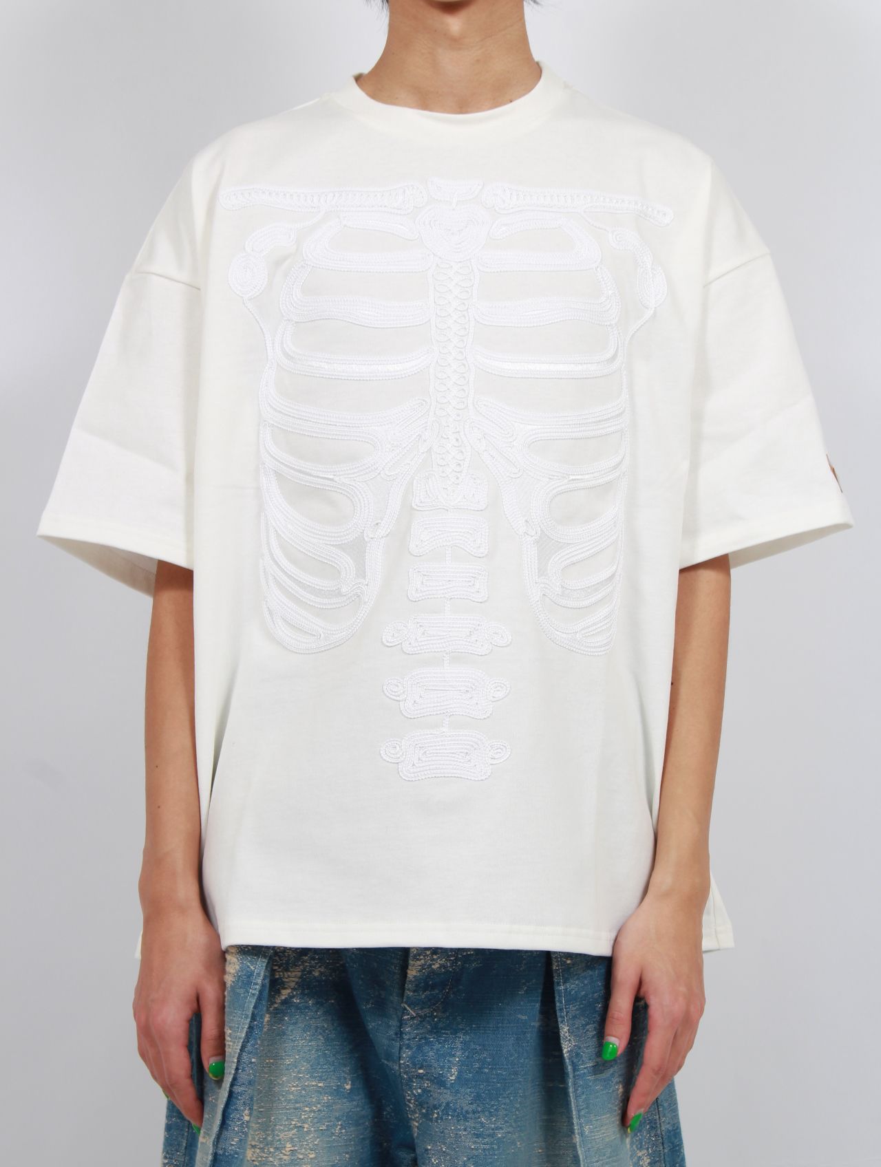 el conductorH - 【25SS】コード 刺繍 Tシャツ 'ボーンズ 半袖 el conductorH - 【25SS】コード 刺繍 Tシャツ 'ボーンズ 半袖