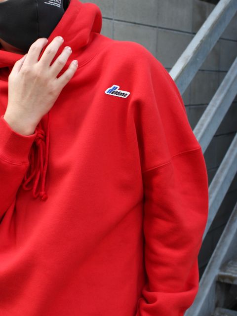 絶妙なゆるさが決め手のフーディースタイル