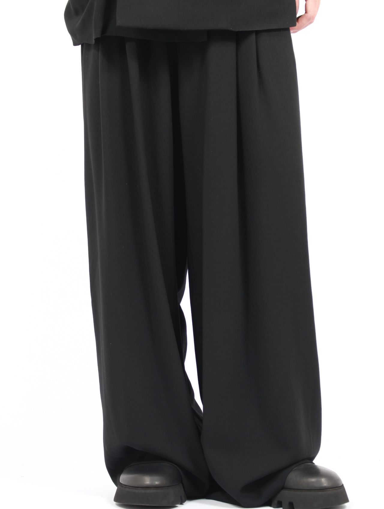 【25AW】ウールサージ ハイウエスト トラウザー / WOOL SERGE HI-WAIST TROUSERS / ブラック