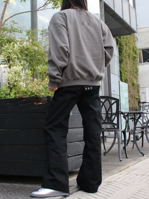 濃淡を意識した秋冬カジュアルスタイル