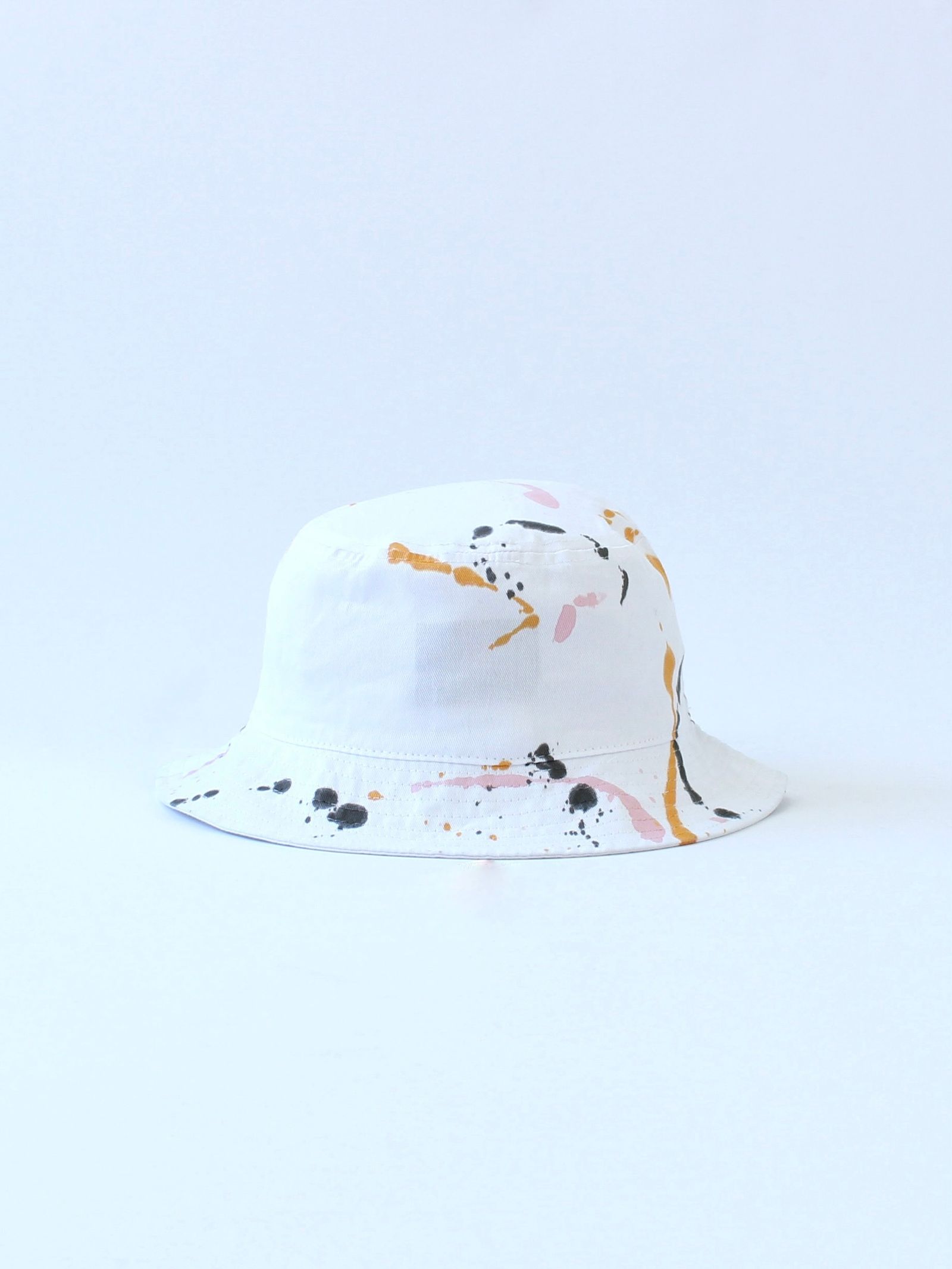 ランダムペイント バケットハット / WHITE BUCKET HAT MULTISPOTTED / ホワイト × マルチ