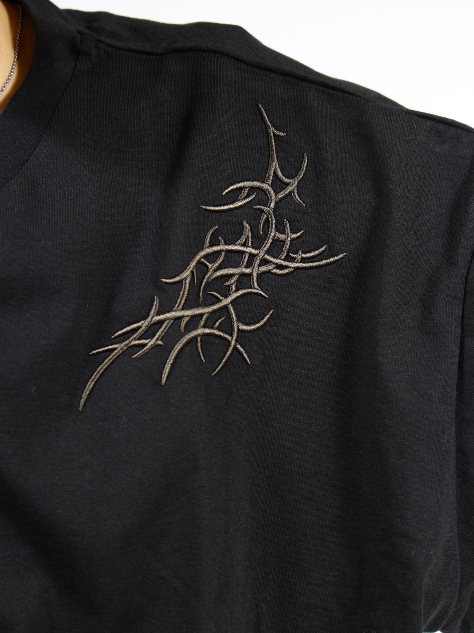 【26SS】3D エンブロイダリー Tシャツ / 3D EMBROIDERED T-SHIRT / ブラック