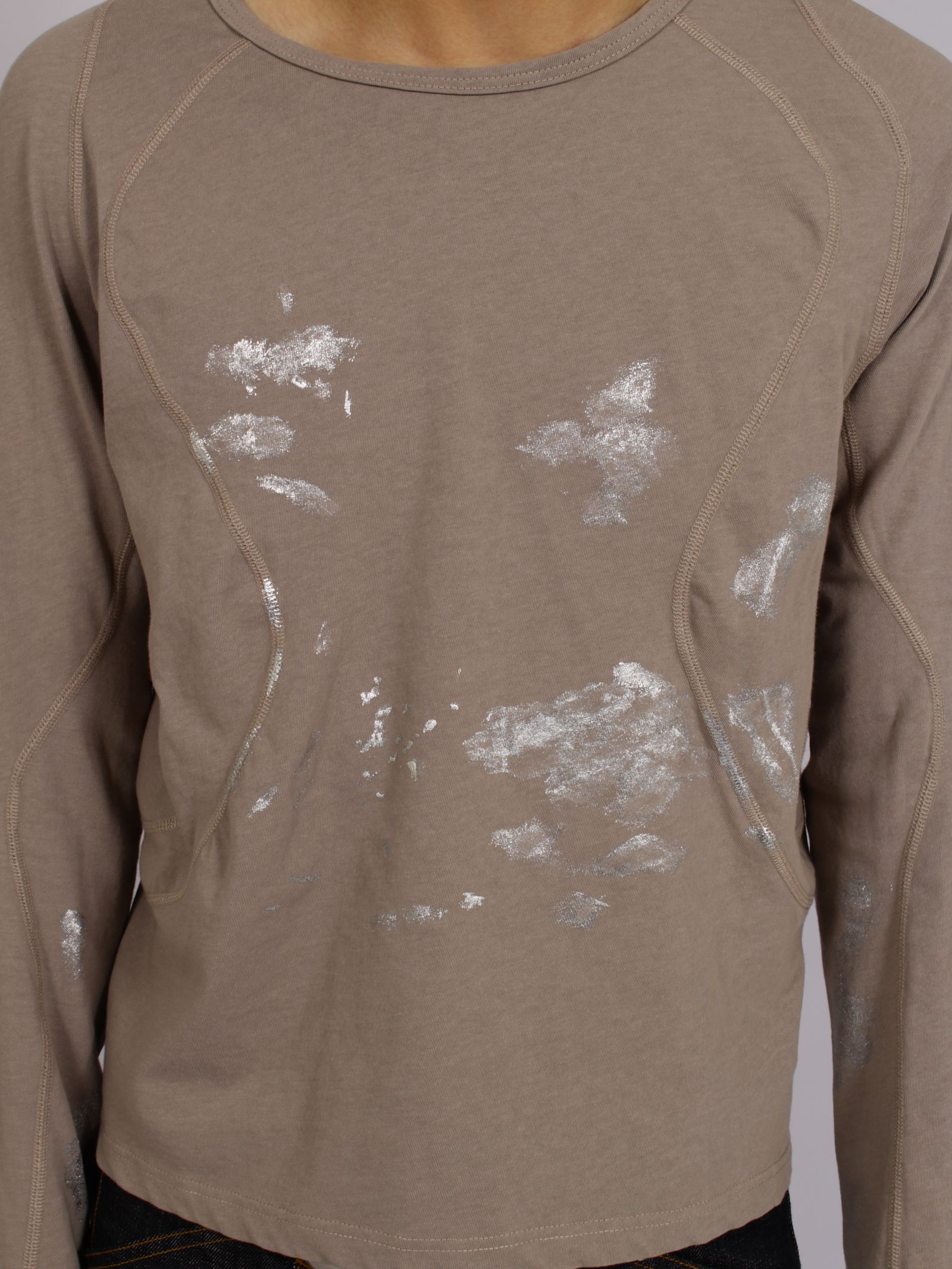 【26AW】フォイル プリント スプラッター ロング スリーブ Tシャツ 銀箔 長袖 カットソー / FOIL PAINT SPLATTER LONG SLEEVE T-SHIRT / CLAY(ベージュ)