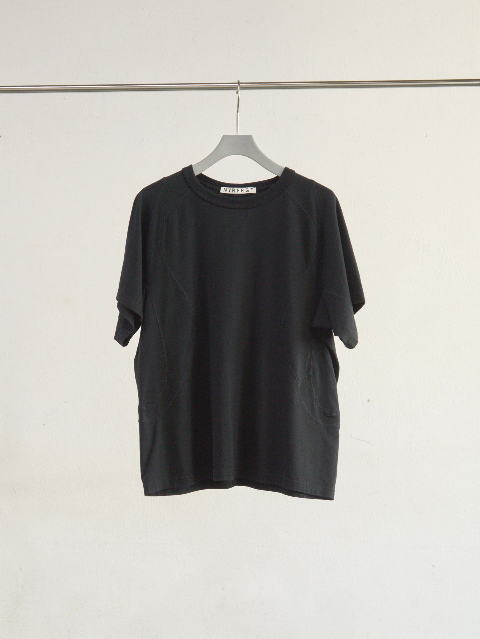 【26SS】 パネルド ハーフスリーブ Tシャツ / PANELLED HALF SLEEVE T-SHIRT / BLACK (ブラック)
