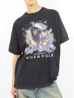 【25AW】映画 オリジナルグラフィック ムービー Tシャツ 半袖 / MOVIE"WORMHOLE" SWTCHING TEE / ブラック