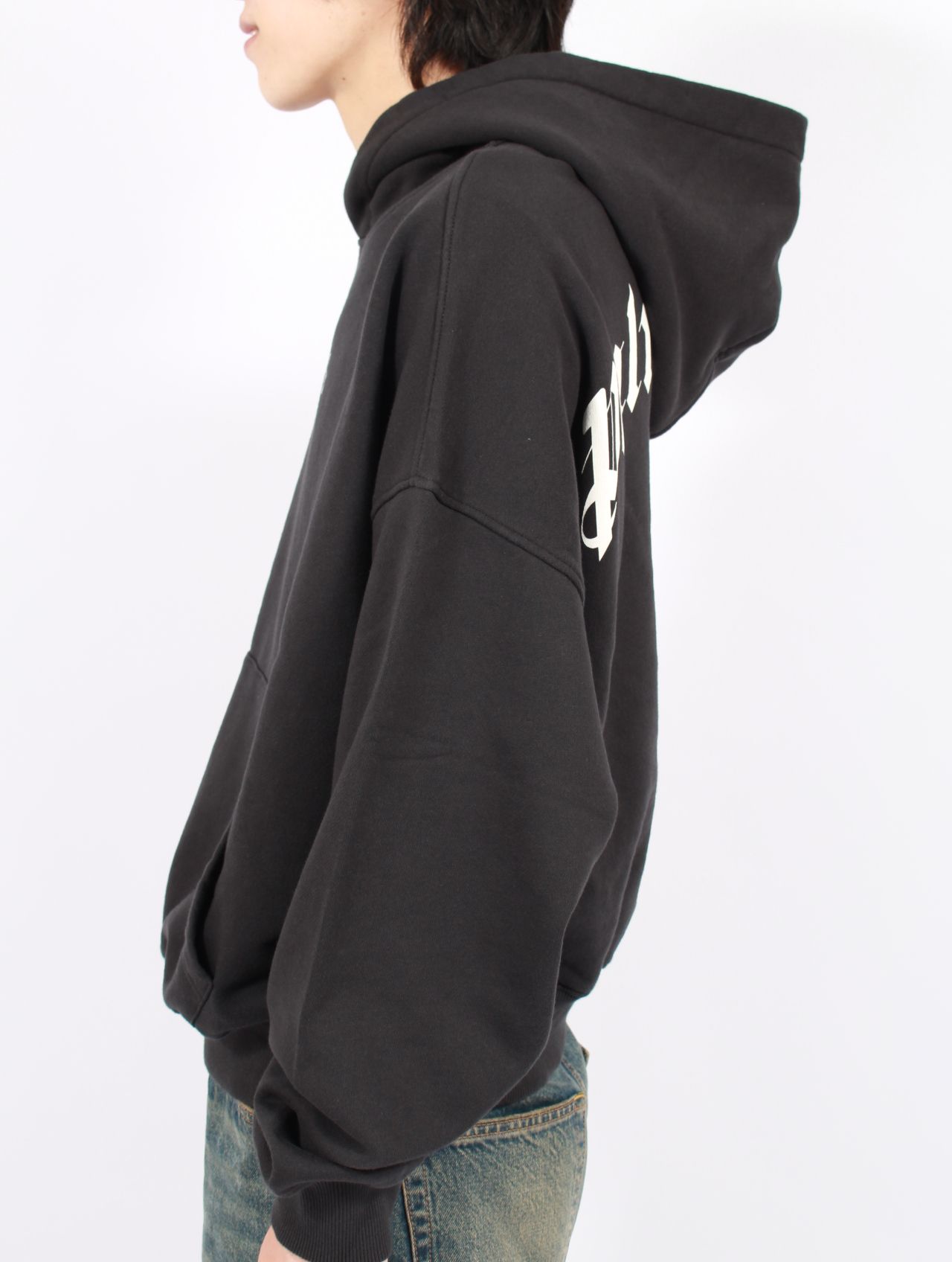 【25AW】バック カーブロゴ ルーズ フーディー パーカー / BACK CURVED LOGO LOOSE HOODY / ブラック×ホワイト