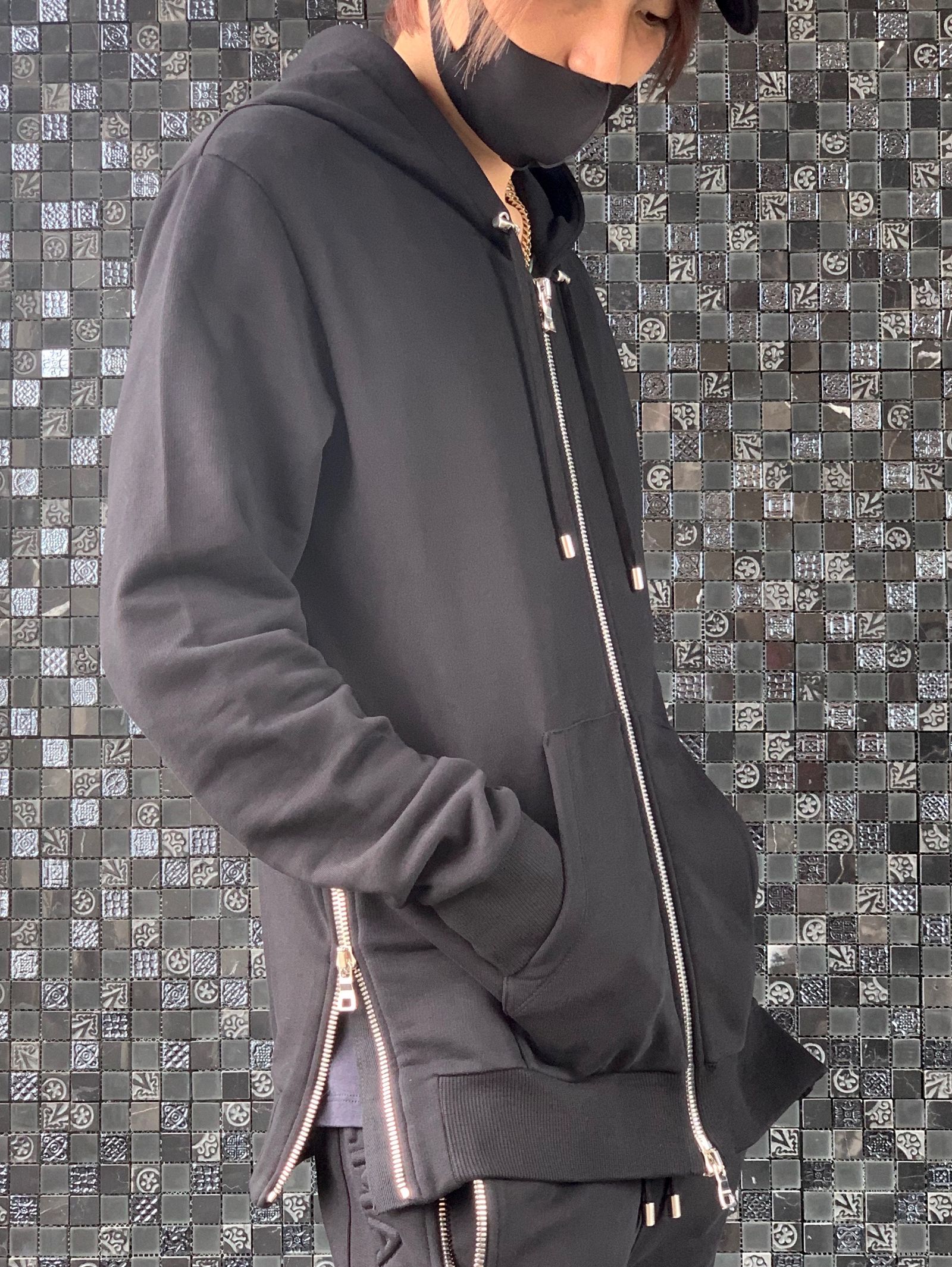 ジップアップ パーカー / BH2 C&S ZIPPED / ブラック × シルバー