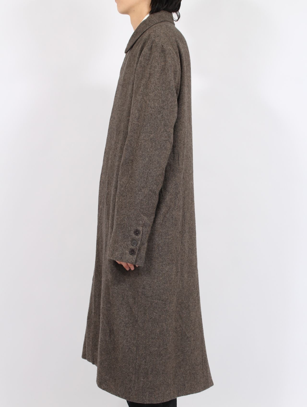 【25AW】ユニセックス ミッド フィット ダスト コート 925 シルバー フック クローザー / UNISEX MID FIT DUST COAT WITH 925 SILBER HOOK CLOSER / ブラウン