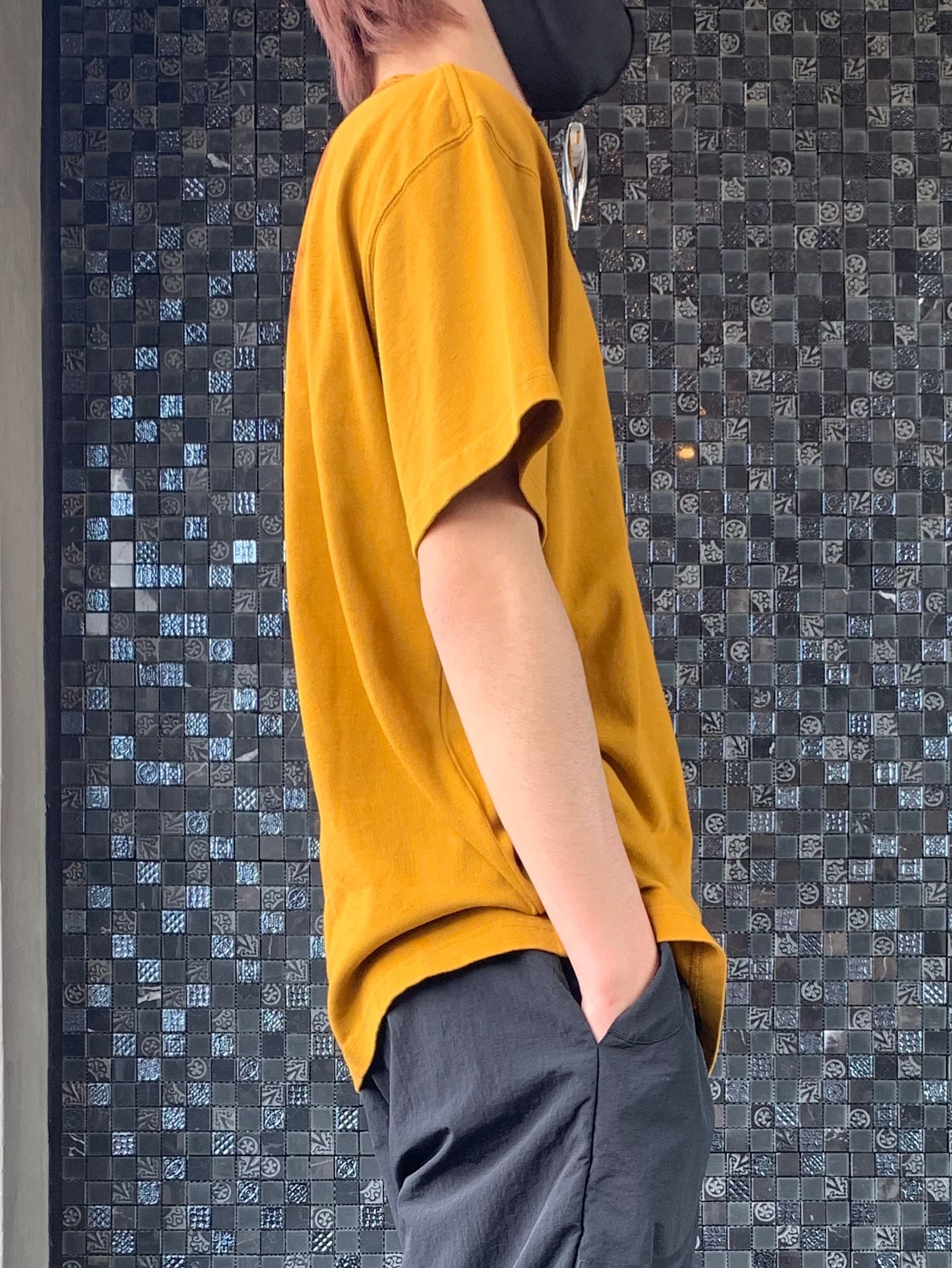 バックペイント ジャージTシャツ / COTTON SINGLE JERSEY SAFFRON EROSION T-SHIRT / サフラン × ブラウン