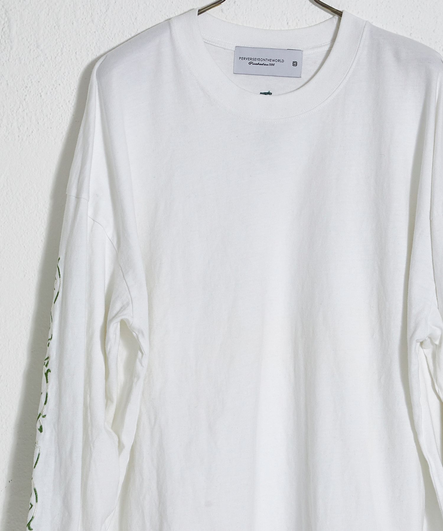 袖刺繍 ドロップショルダー 長袖Tシャツ L/S "embroidery / ホワイト