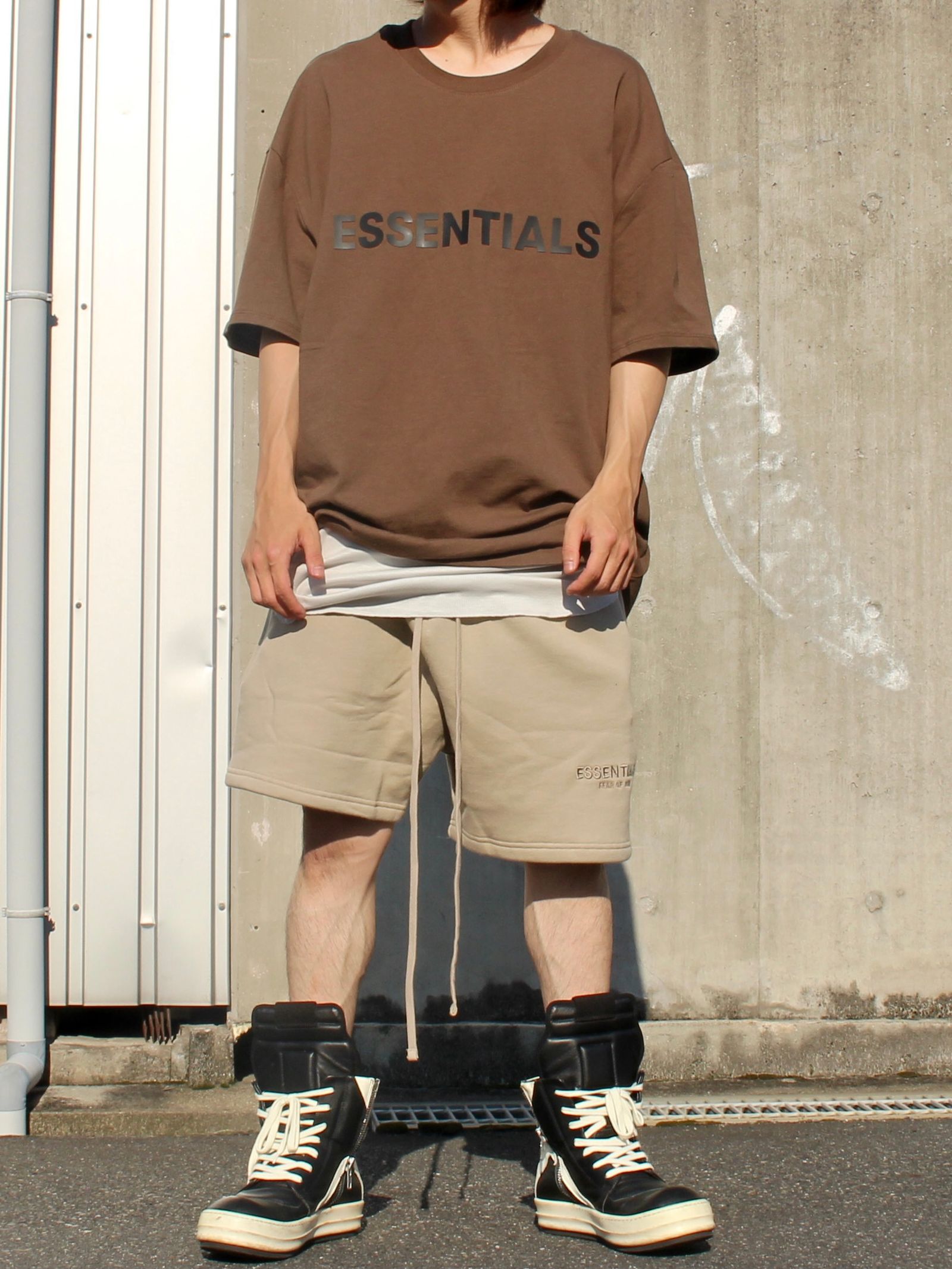 同系色カラーでお洒落に。ESSENTIALSストリートコーデ