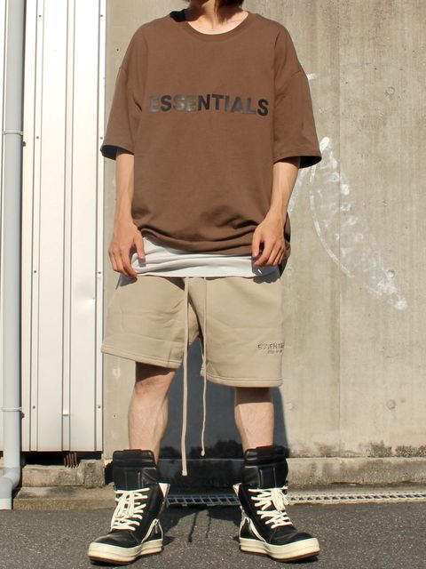 同系色カラーでお洒落に。ESSENTIALSストリートコーデ