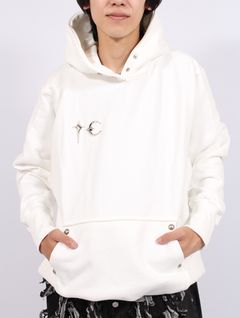【25AW】アーマー フーディー TCロゴ スタッズ パーカー / ARMOR HOODIE / ホワイト