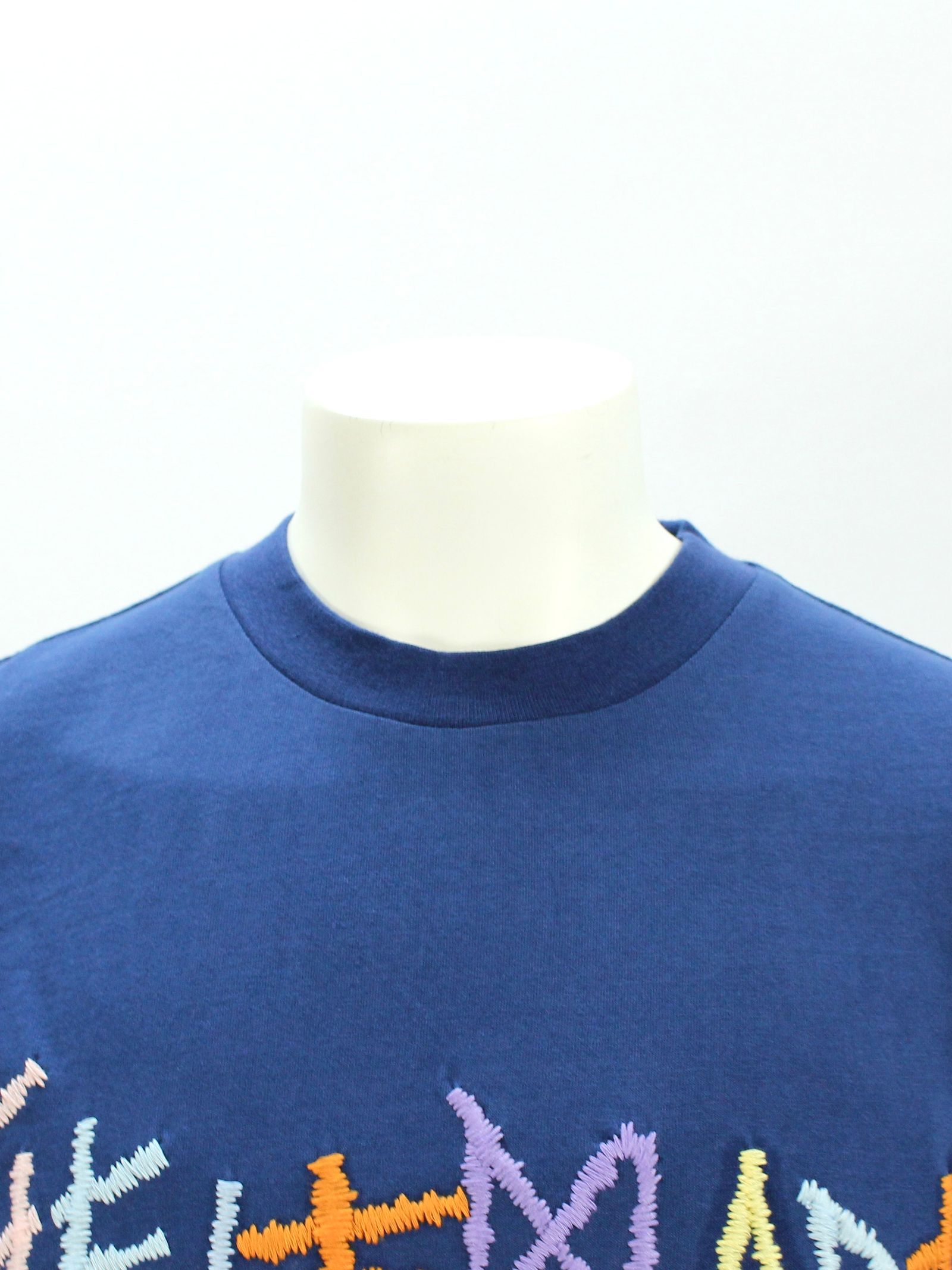 刺繍ロゴ Tシャツ / BLUE NAVY T-SHIRT WITH MULTICOLOR LOGO / ブルーネイビー × マルチ