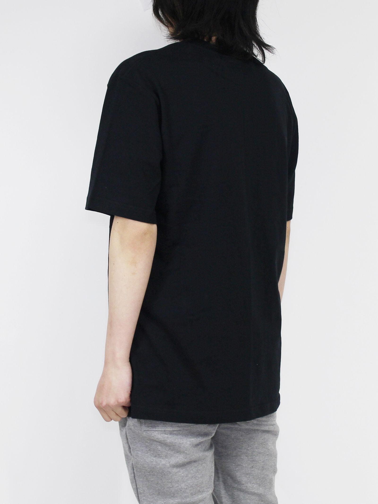 刺繍ロゴ Tシャツ / BLACK T-SHIRT WITH MULTICOLOR LOGO / ブラック × マルチ