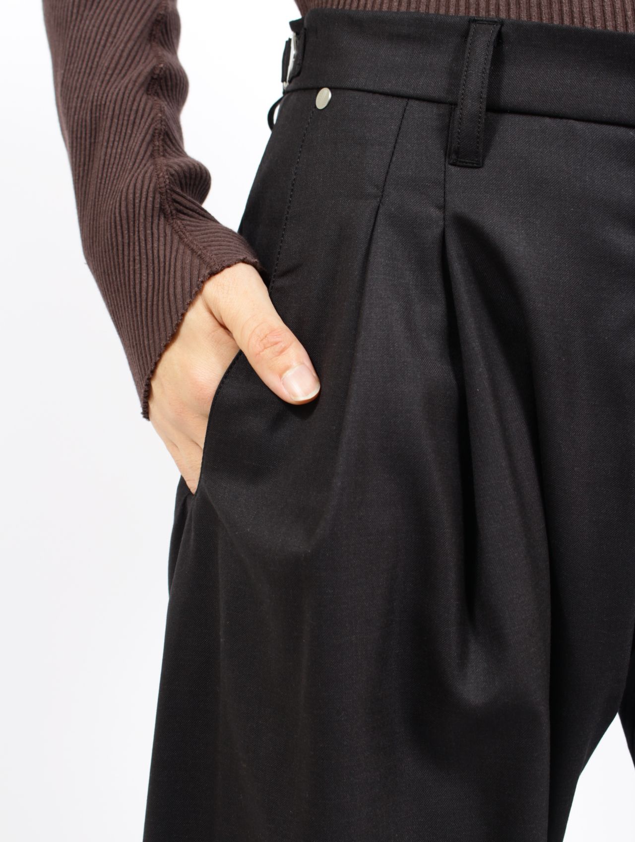 【26SS】 2タック カーブド レッグ トラウザー / 2TUCK CURVED LEG TROUSERS / BLACK(ブラック)