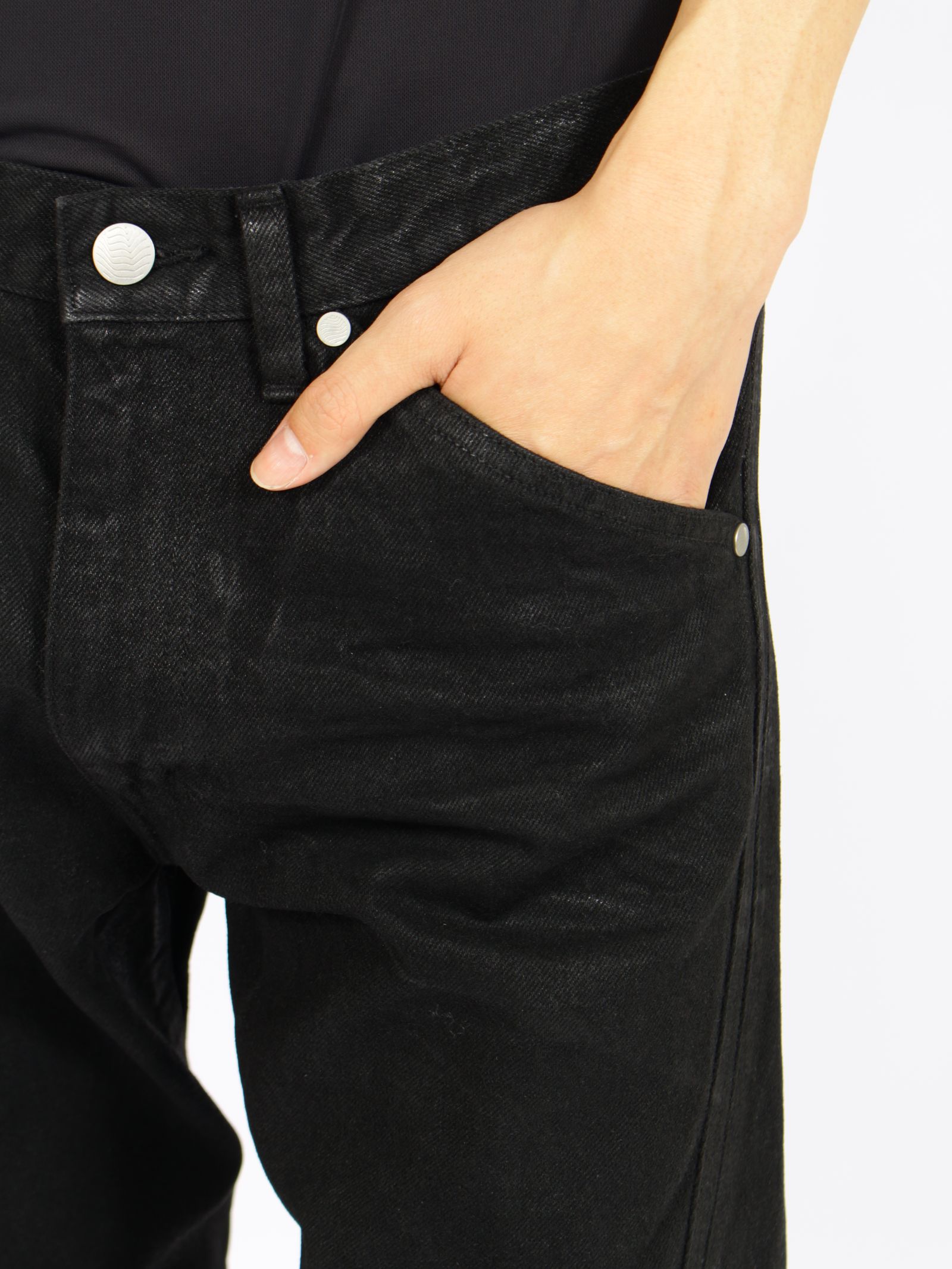 【26AW】3D ツイステッド ジーンズ デニム パンツ コーティング加工 / 3D TWISTED JEANS / LUSTER COATED BLACK(ブラック)