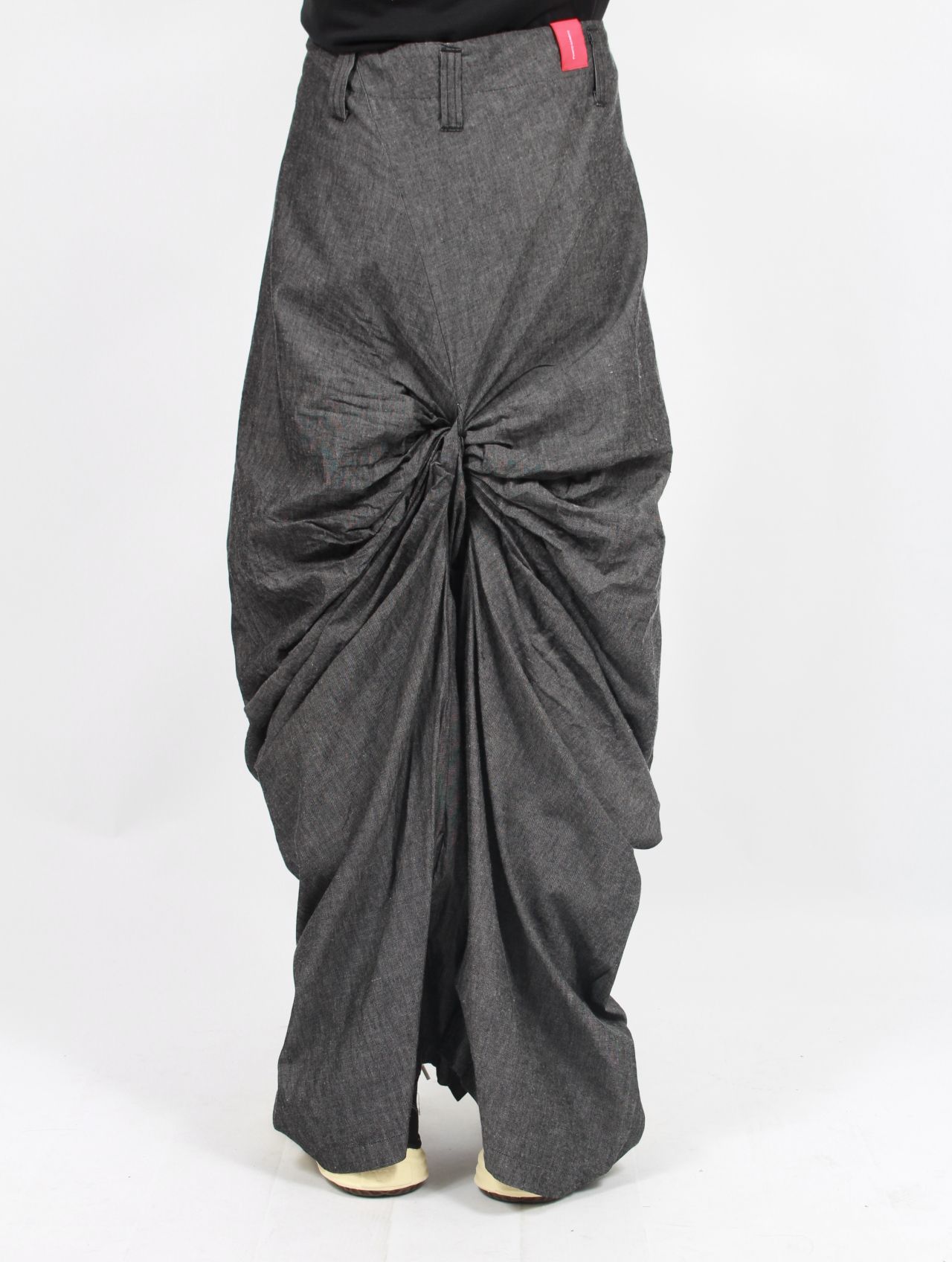 【25SS】ドレープド シャンブレー パンツ レッドレーベル / DRAPED CHAMBRAY PANTS / グレー
