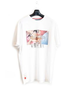 「妄想代理人」コラボ Tシャツ / Kamei's Doll / ホワイト