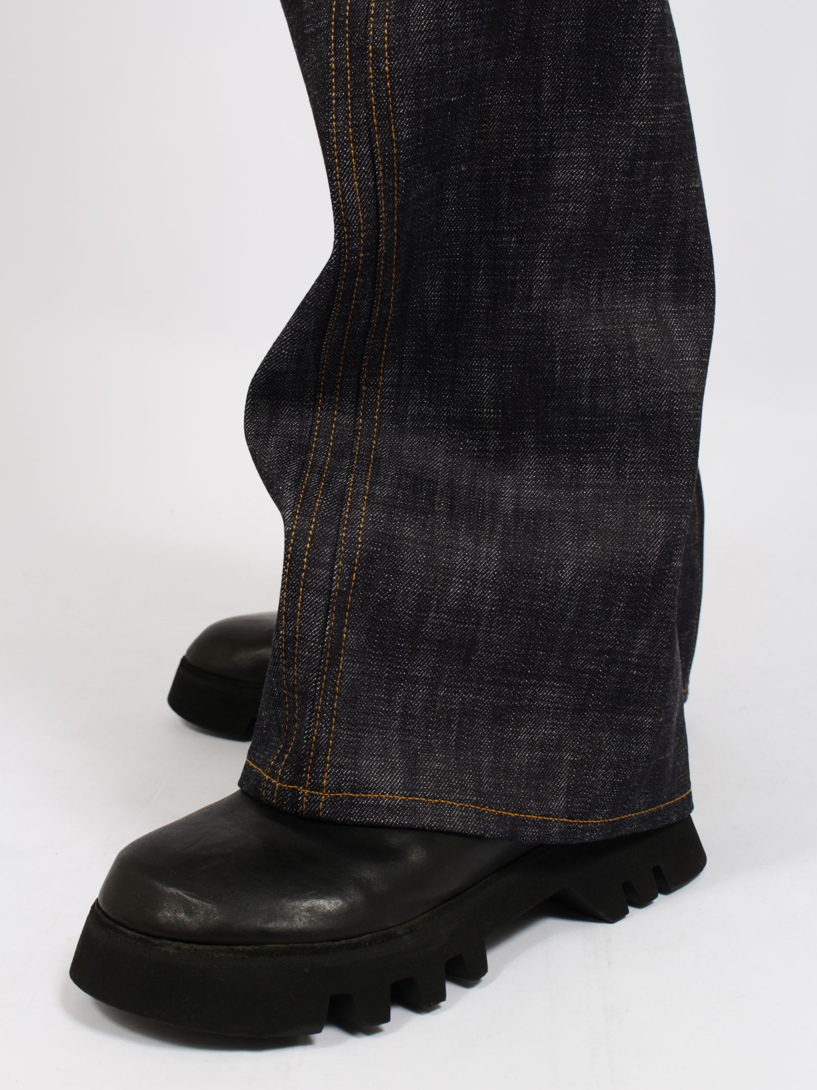 【26AW】新モデル 3D ツイステッド ジーンズ  / 3D TWISTED JEANS  / RAW INDIGO (ロー インディゴ)