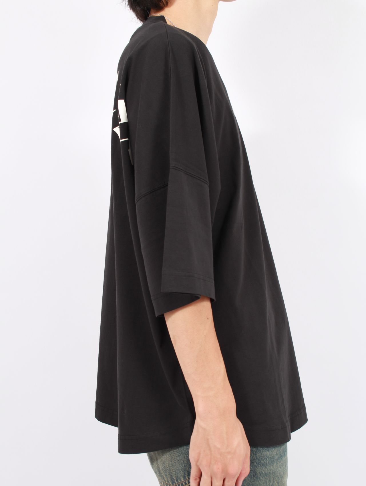 【25AW】定番 バック カーブロゴ オーバー 半袖 Tシャツ / BACK CURVED LOGO OVER TEE / ブラック×ホワイト