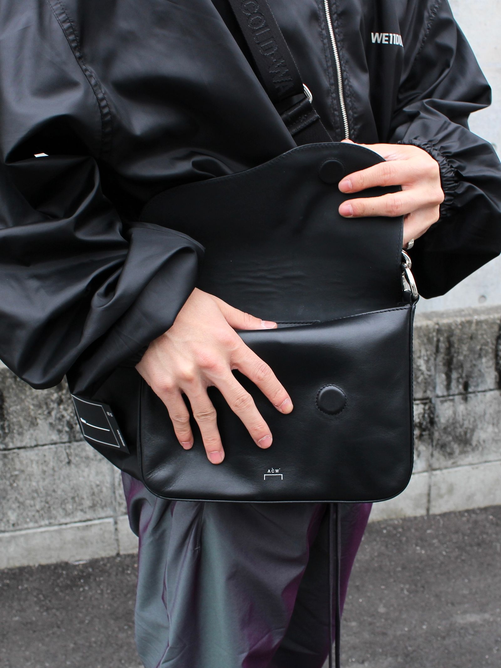 A-COLD-WALL* - ロゴ レザー ショルダーバッグ / LEATHER UTILITY BAG ...