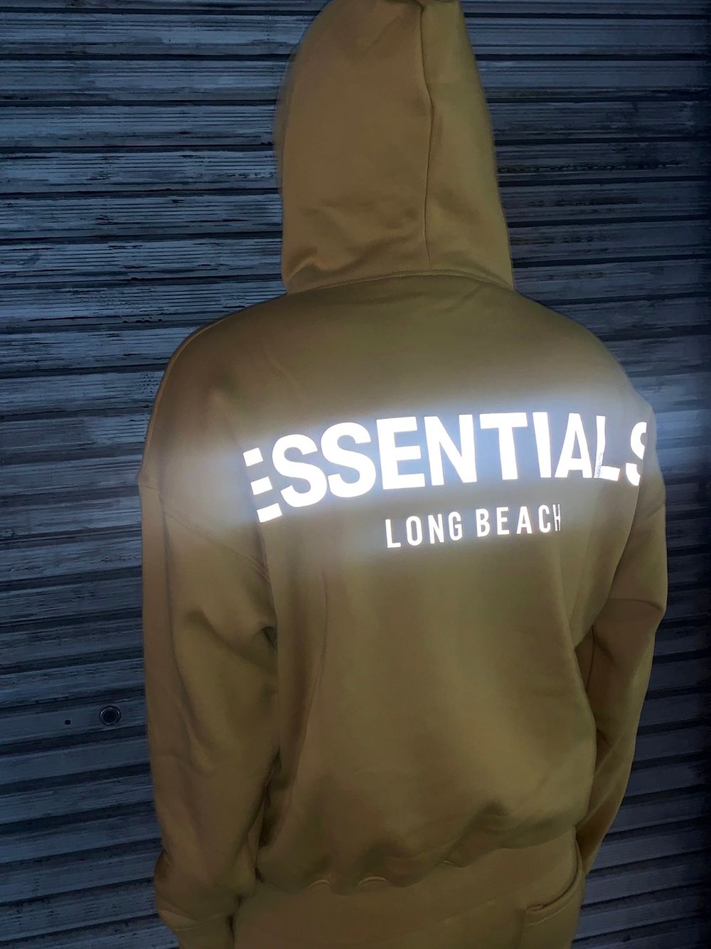 インスタ映え⁉︎ 暗闇で光るリフレクターロゴのアイテムをご紹介  