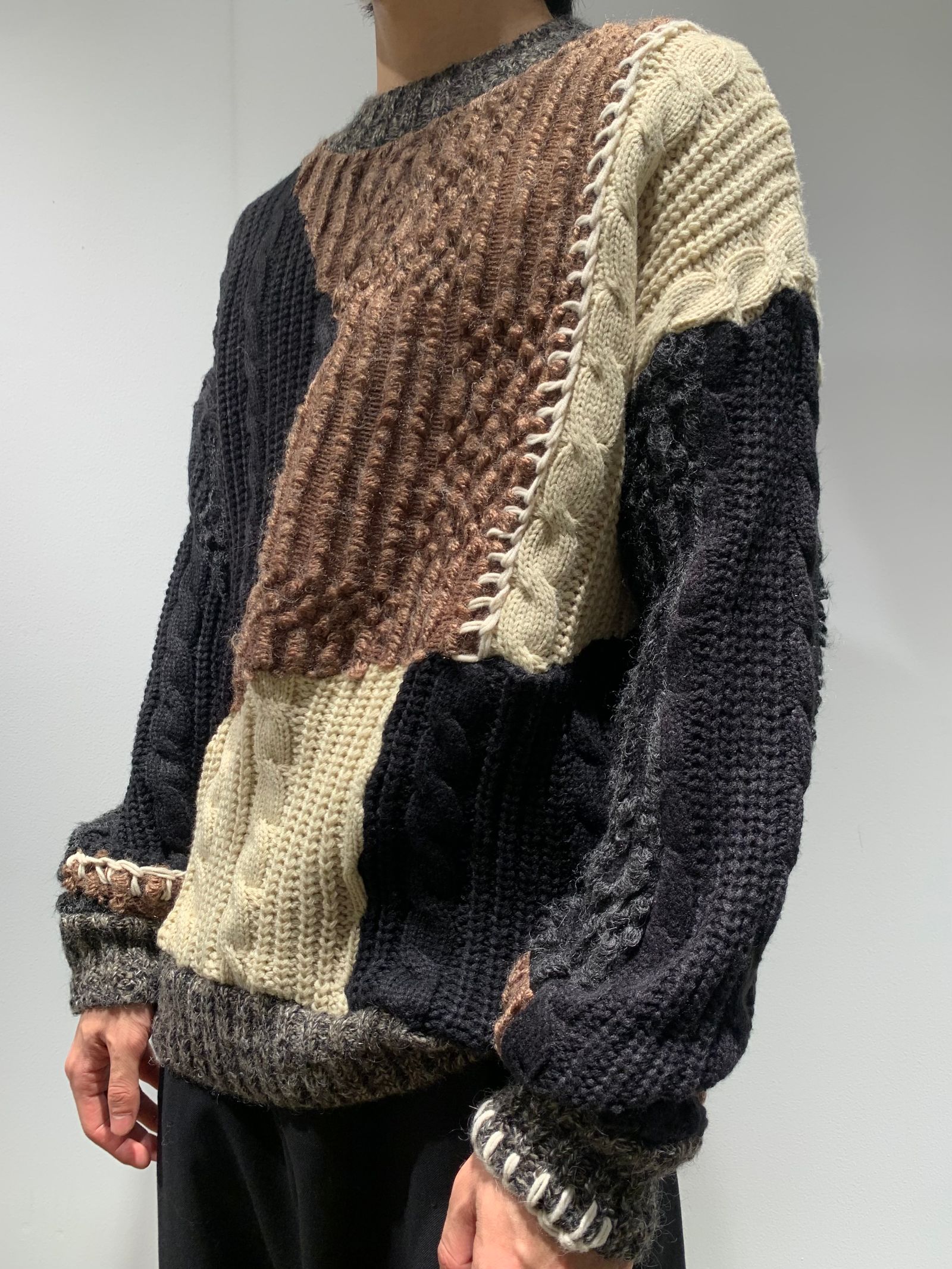 Andersson Bell【DAPHNE CREW-NECK SWEATER】を用いた大人ニットコーデ