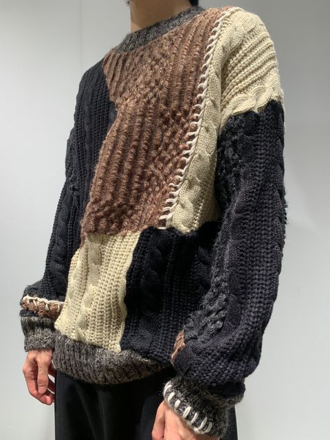 Andersson Bell【DAPHNE CREW-NECK SWEATER】を用いた大人ニットコーデ